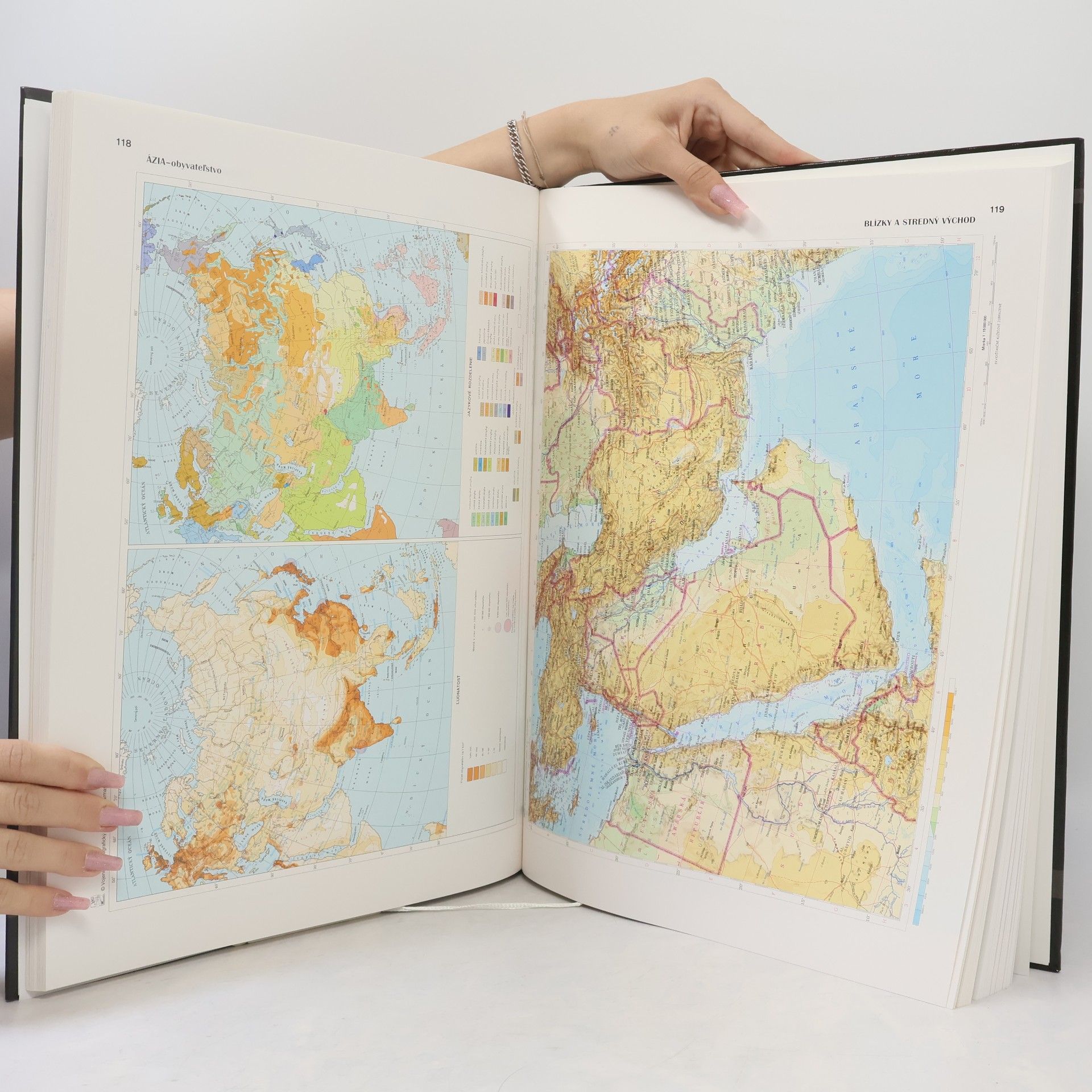 Slovensko) Vojenský kartografický ústav (Harmanec Vojenský zeměpisný atlas světa. Slovensky. 2005 Vojenský zeměpisný atlas světa = Military geographic world atlas