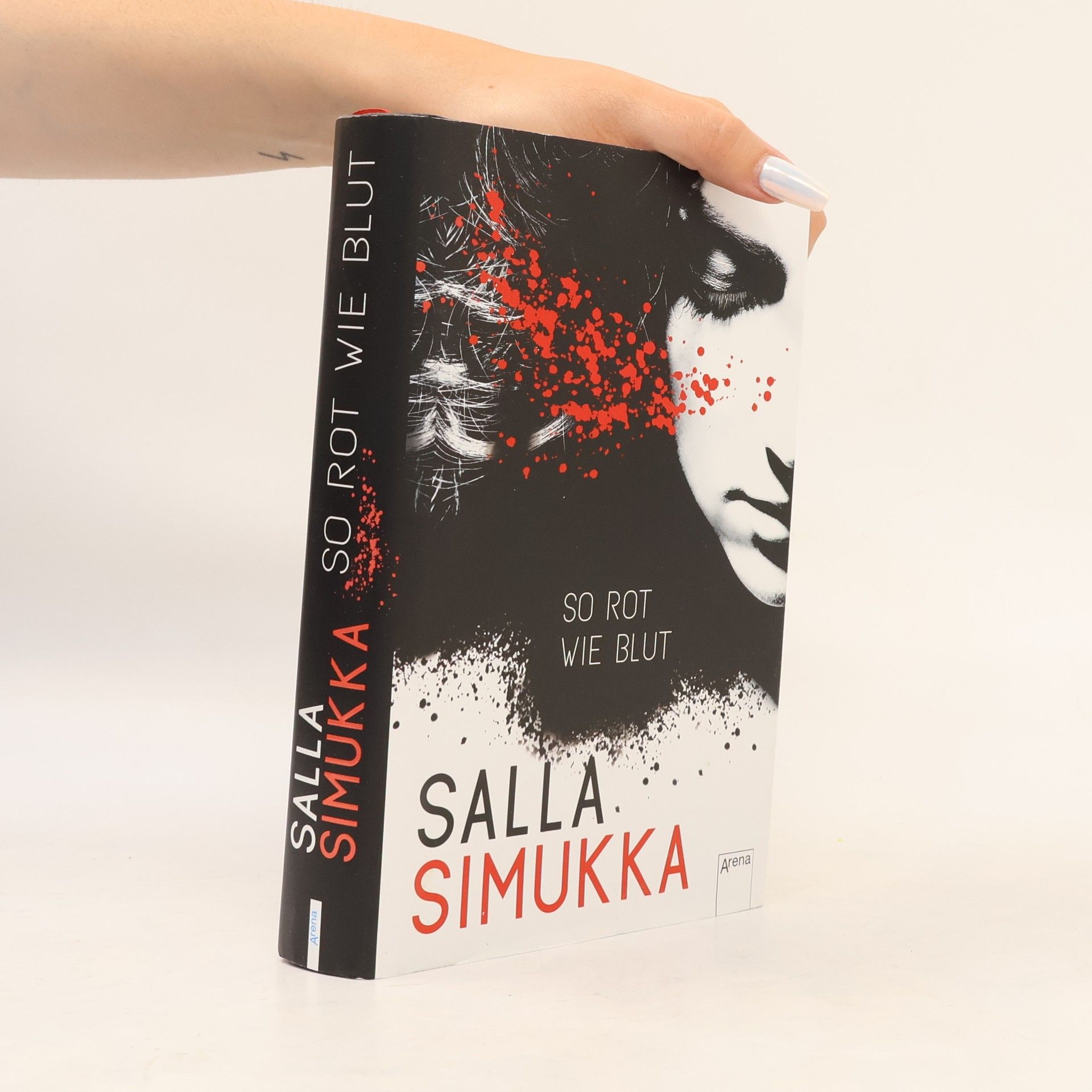 Salla Simukka So rot wie Blut