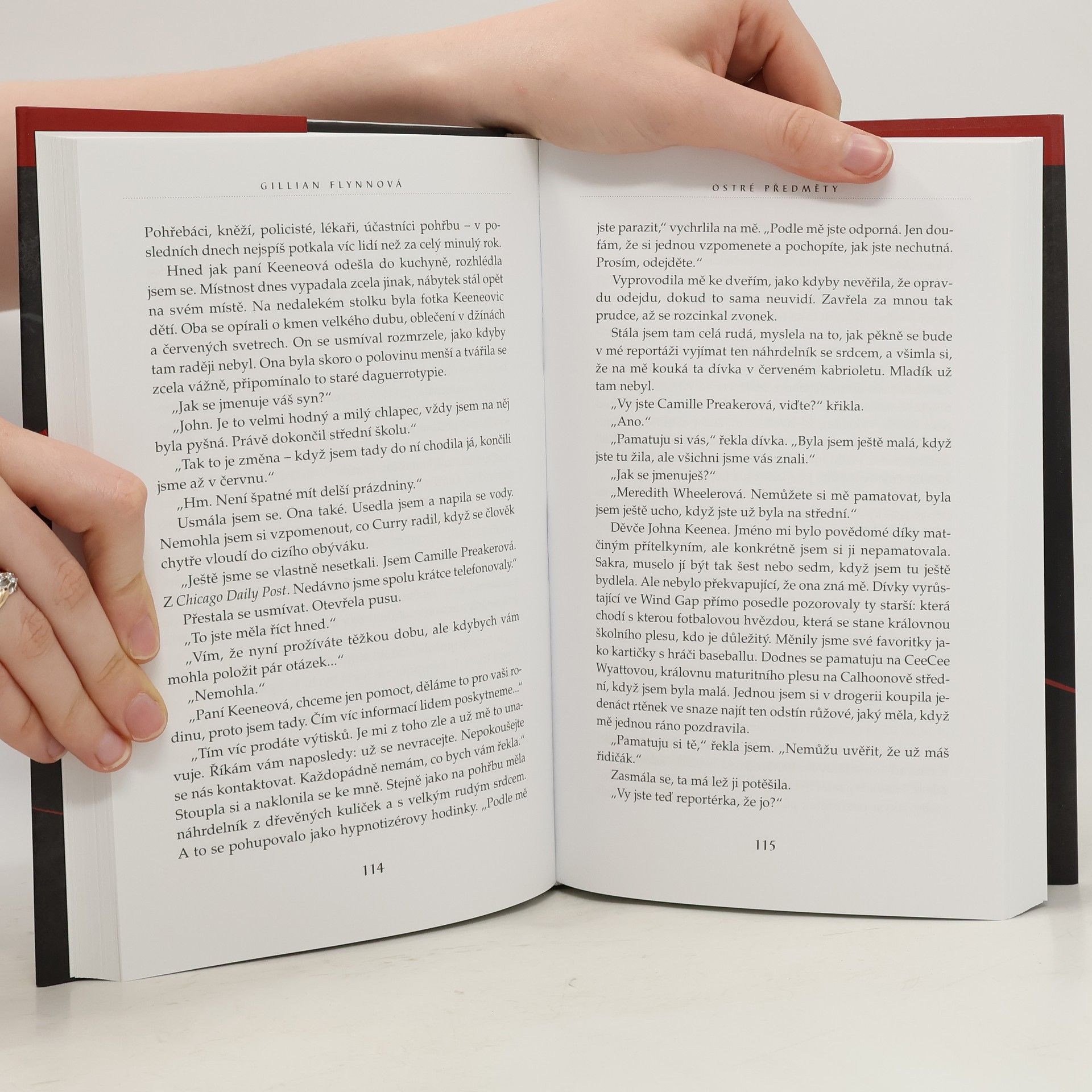 Gillian Flynn Ostré předměty