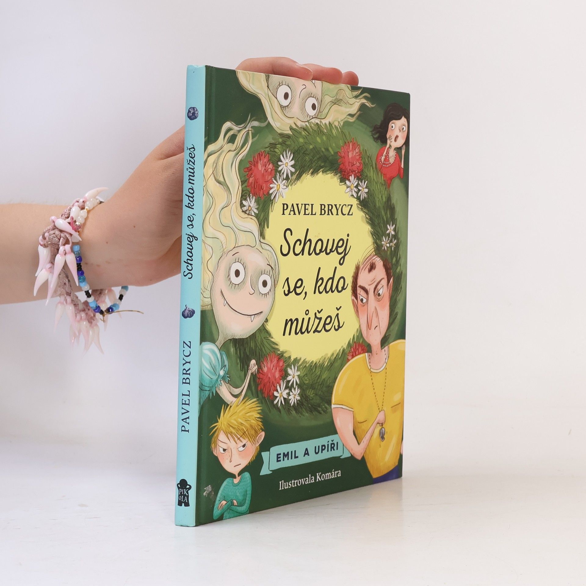 Ilona Komárková Emil a upíři. Schovej se, kdo můžeš