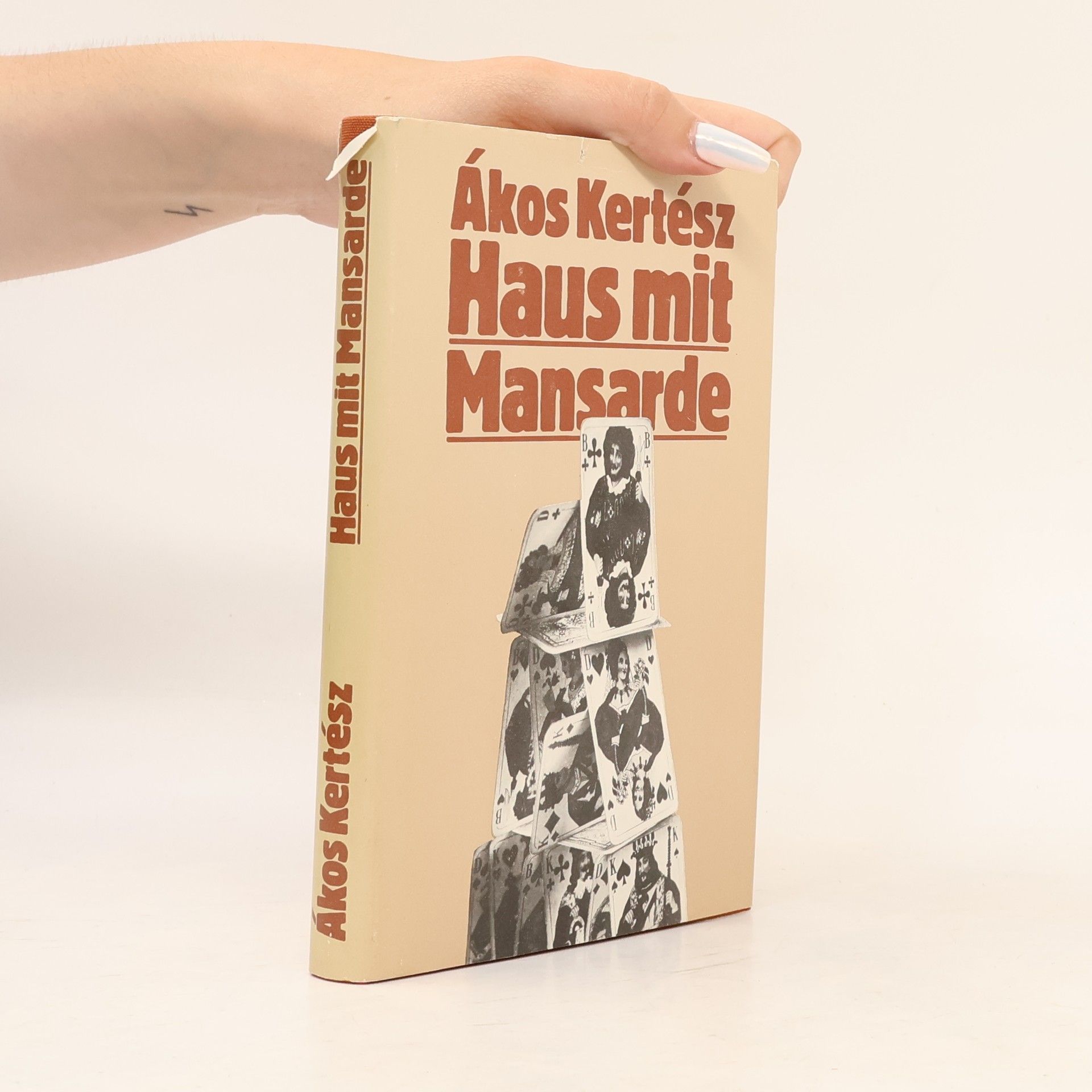 Ákos Kertész Haus mit Mansarde