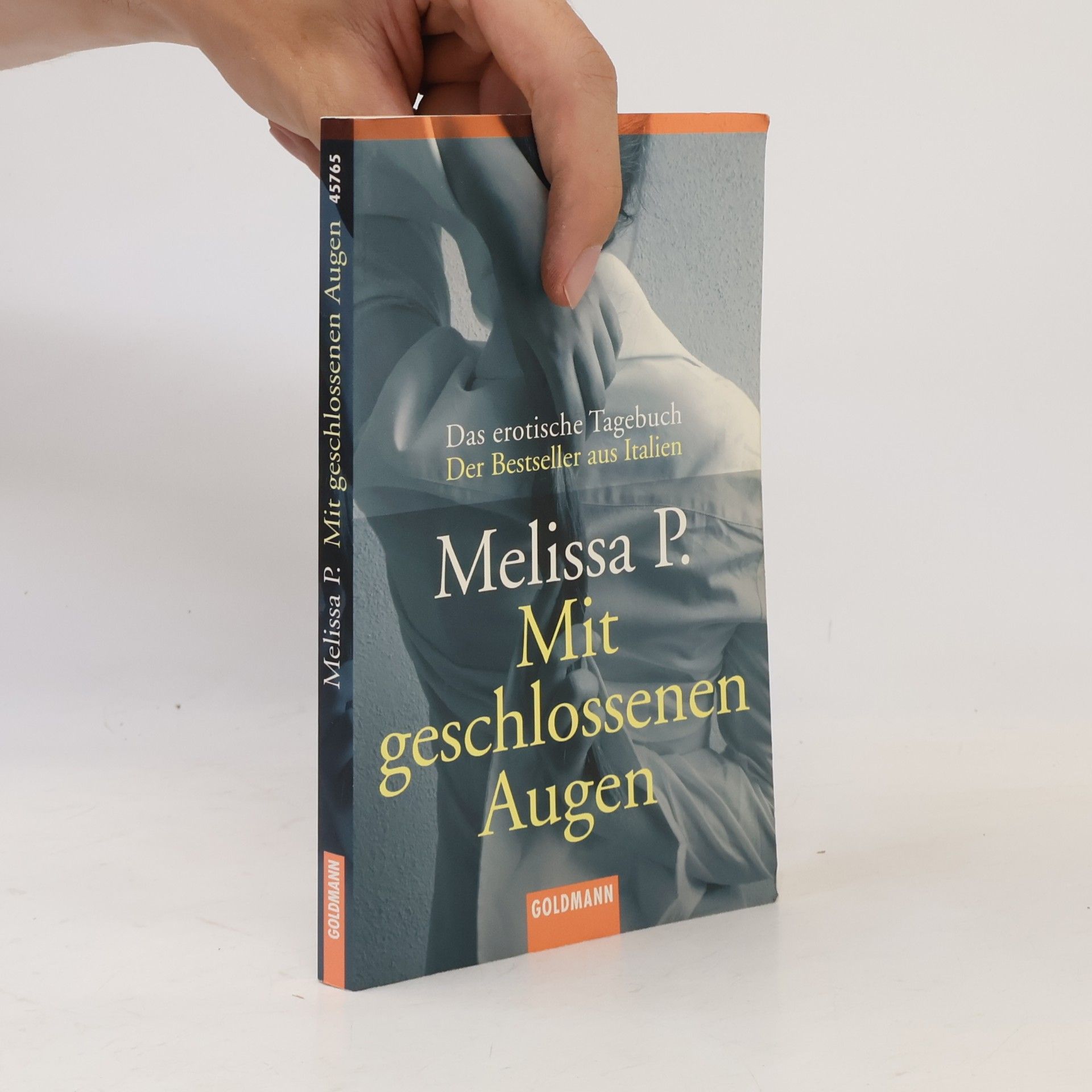 Melissa Panarello Mit geschlossenen Augen