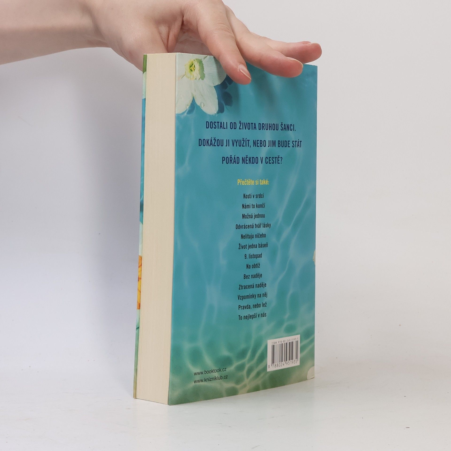 Colleen Hoover Námi to začíná
