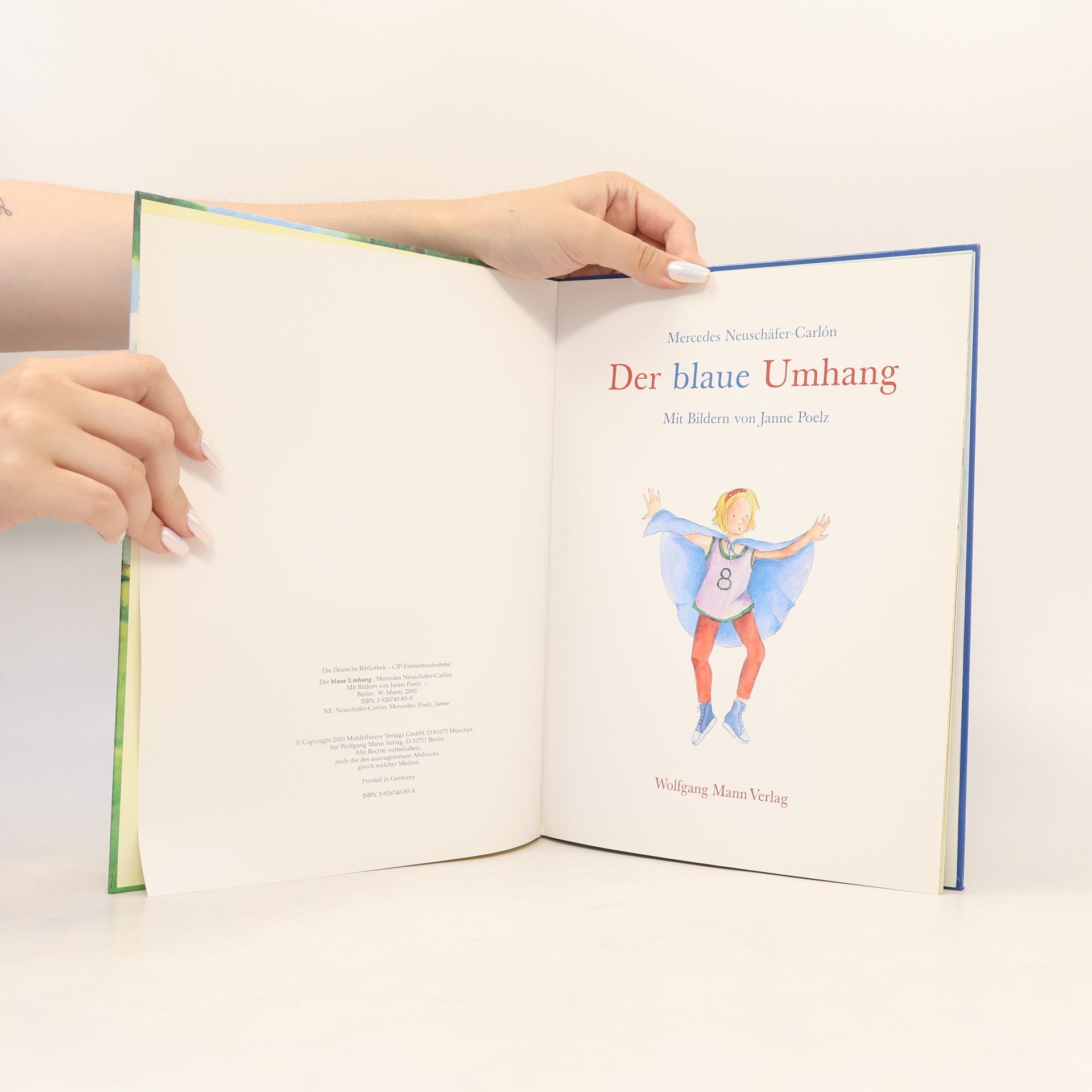 Mercedes Neuschäfer-Carlón Der blaue Umhang