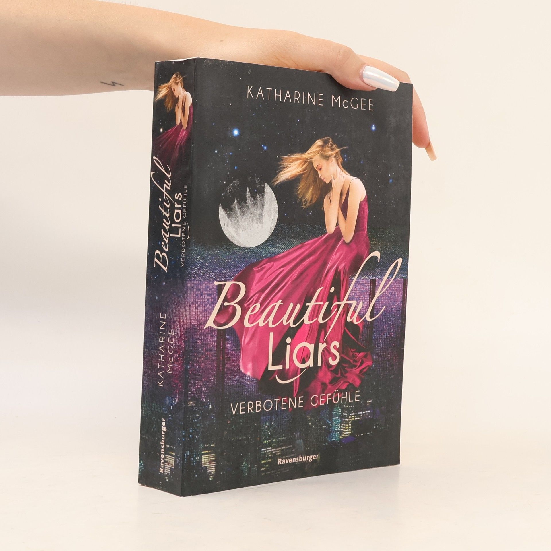 Katharine McGee Beautiful Liars 1
