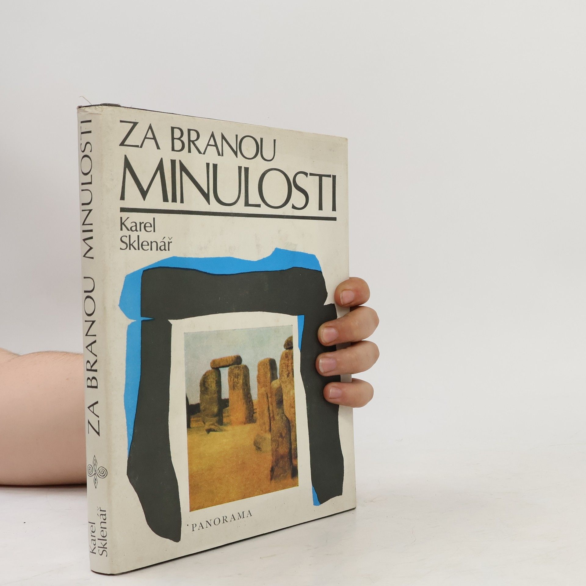 Za branou minulosti