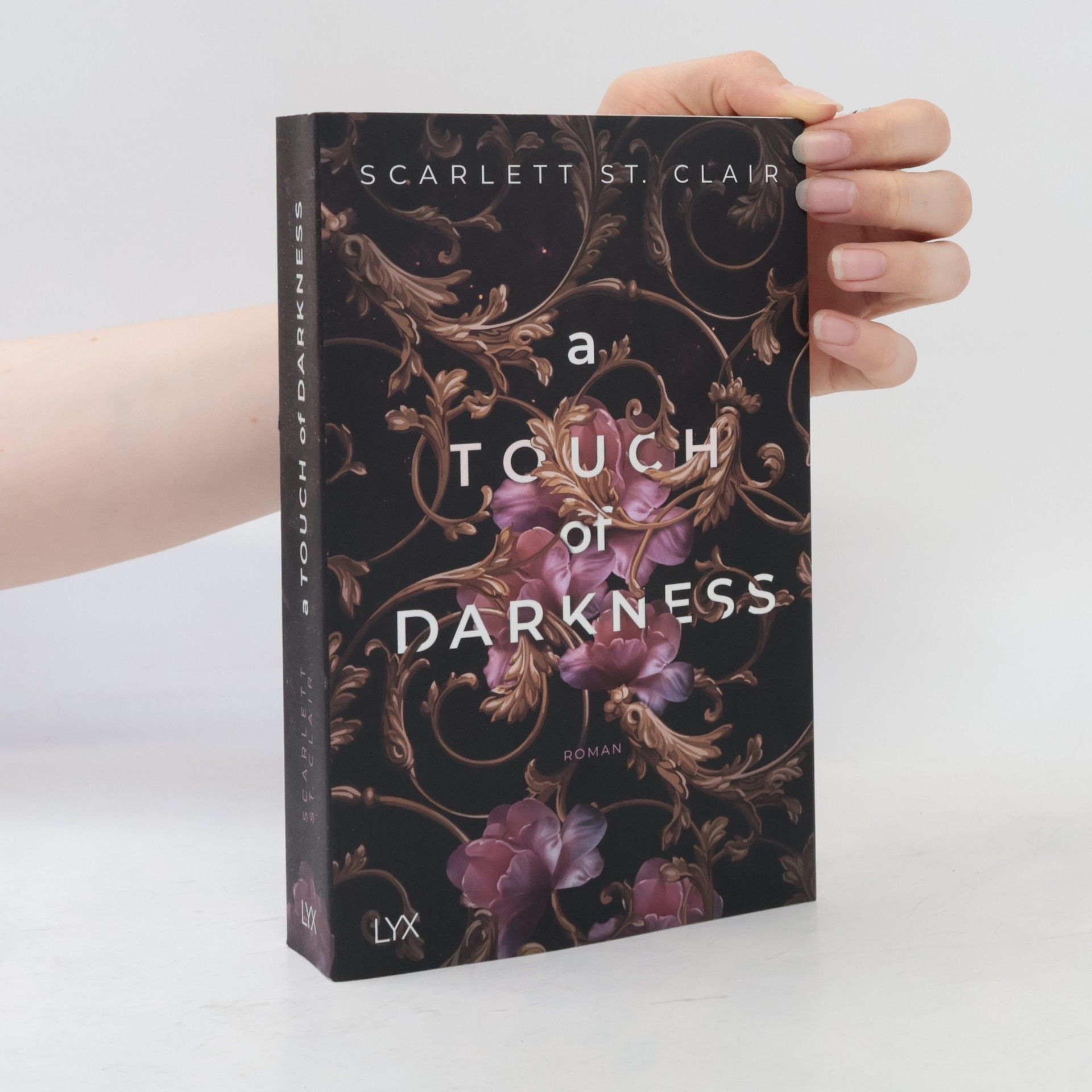 Scarlett St. Clair A Touch of Darkness