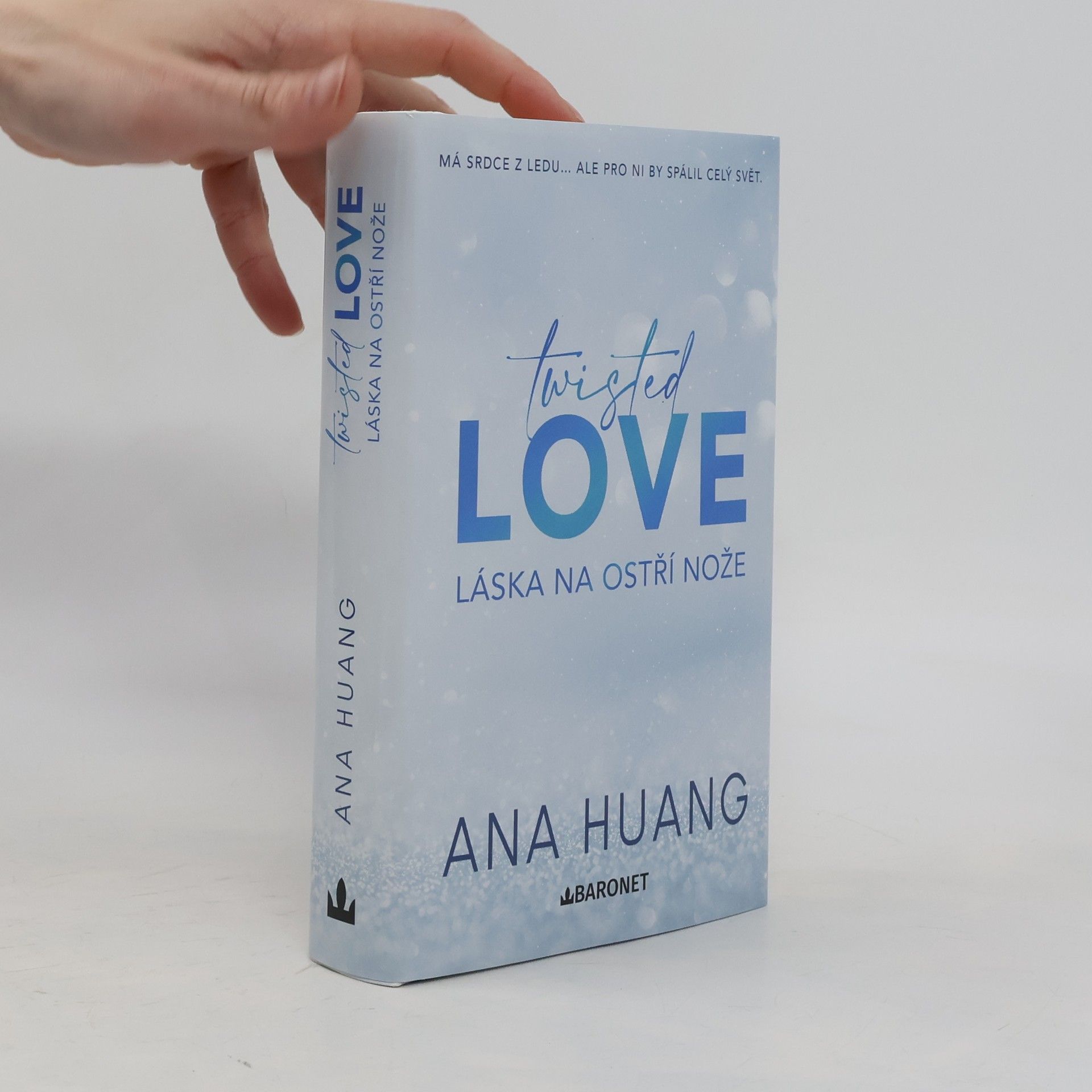 Ana Huang Twisted love. Láska na ostří nože