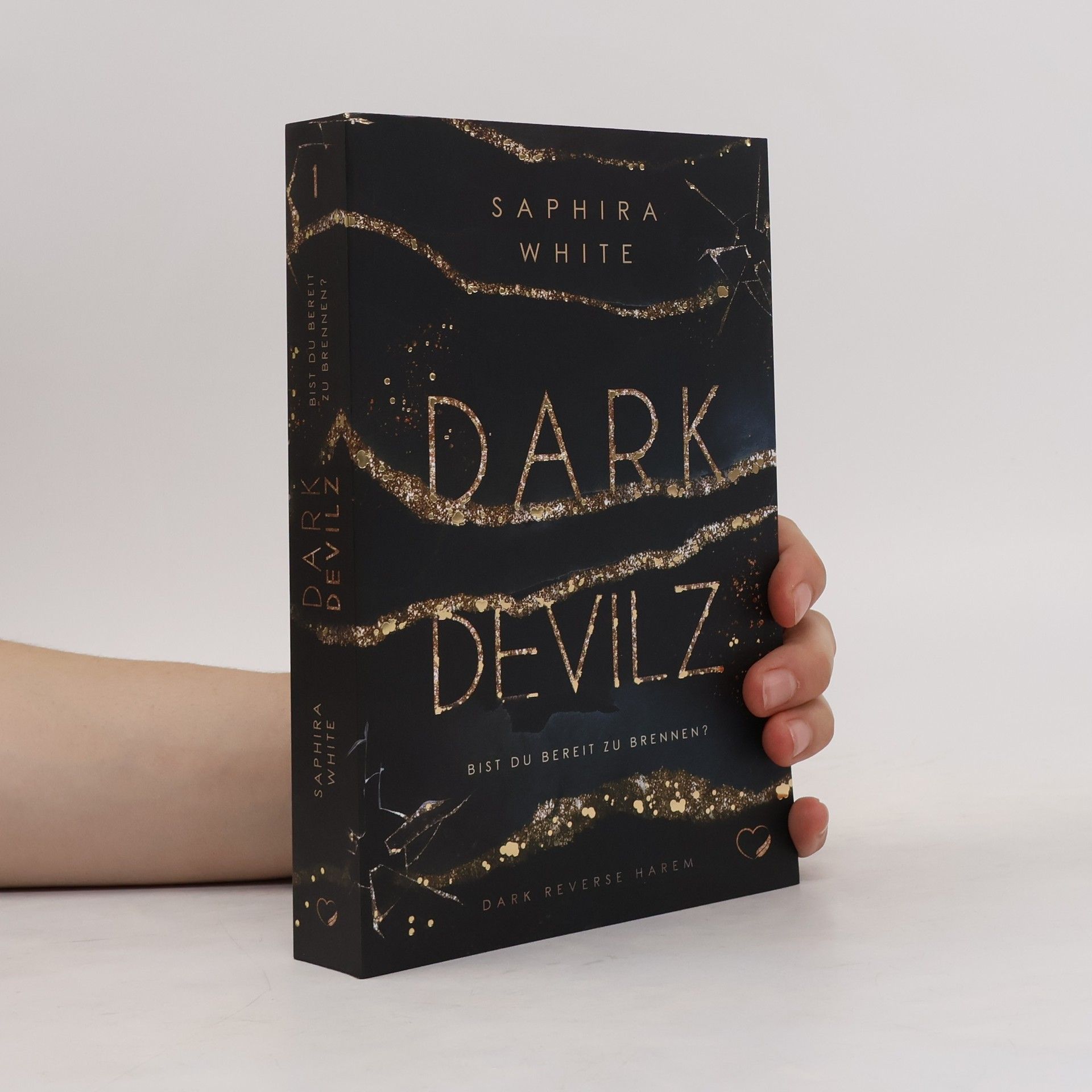 Saphira White Dark Devilz