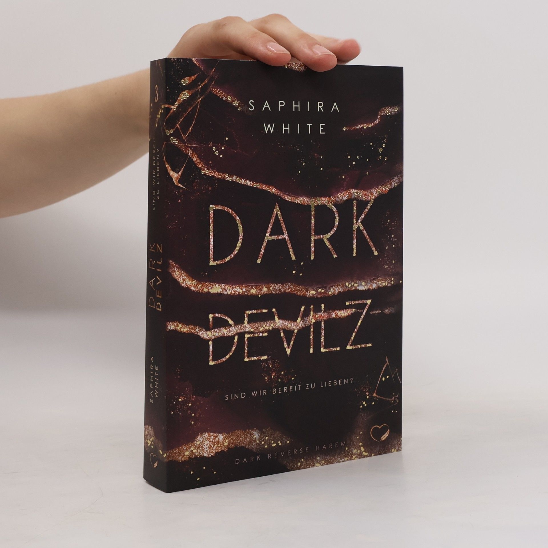 Saphira White Dark Devilz