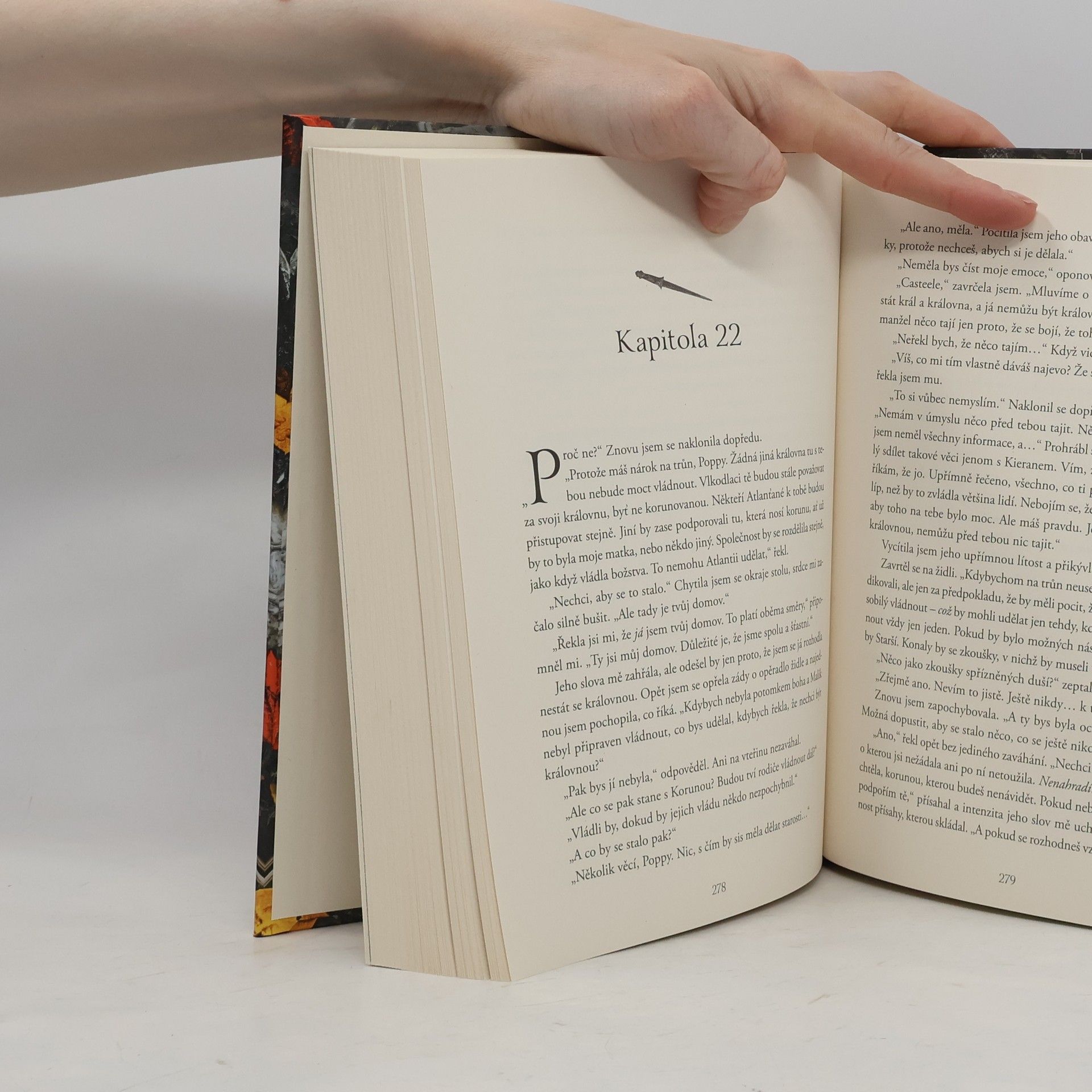 Jennifer Armentrout Koruna z kostí a zlata