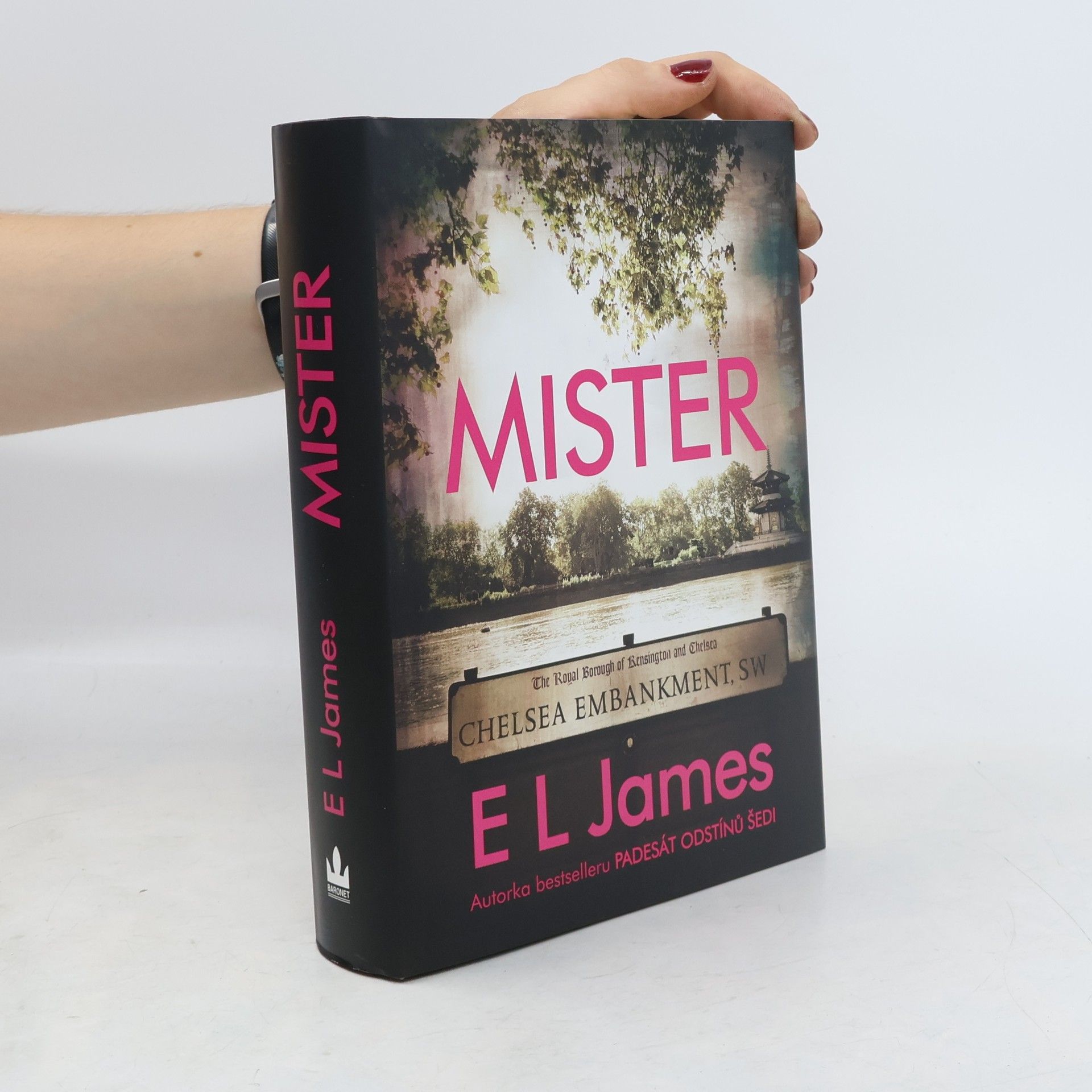 E L James Mister