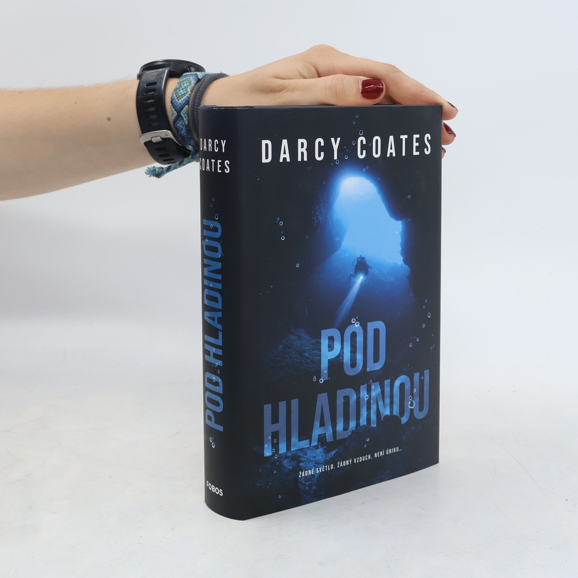 Darcy Coates Pod hladinou
