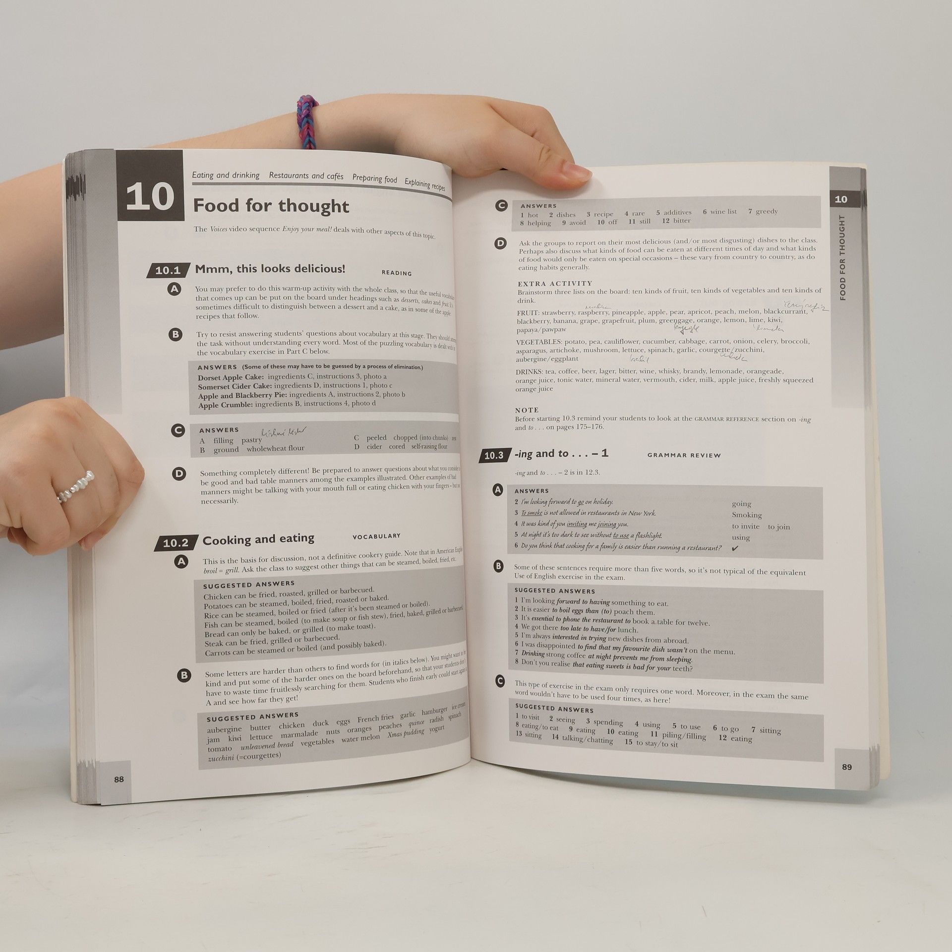 Leo Jones New progress to first certificate. Teacher's book