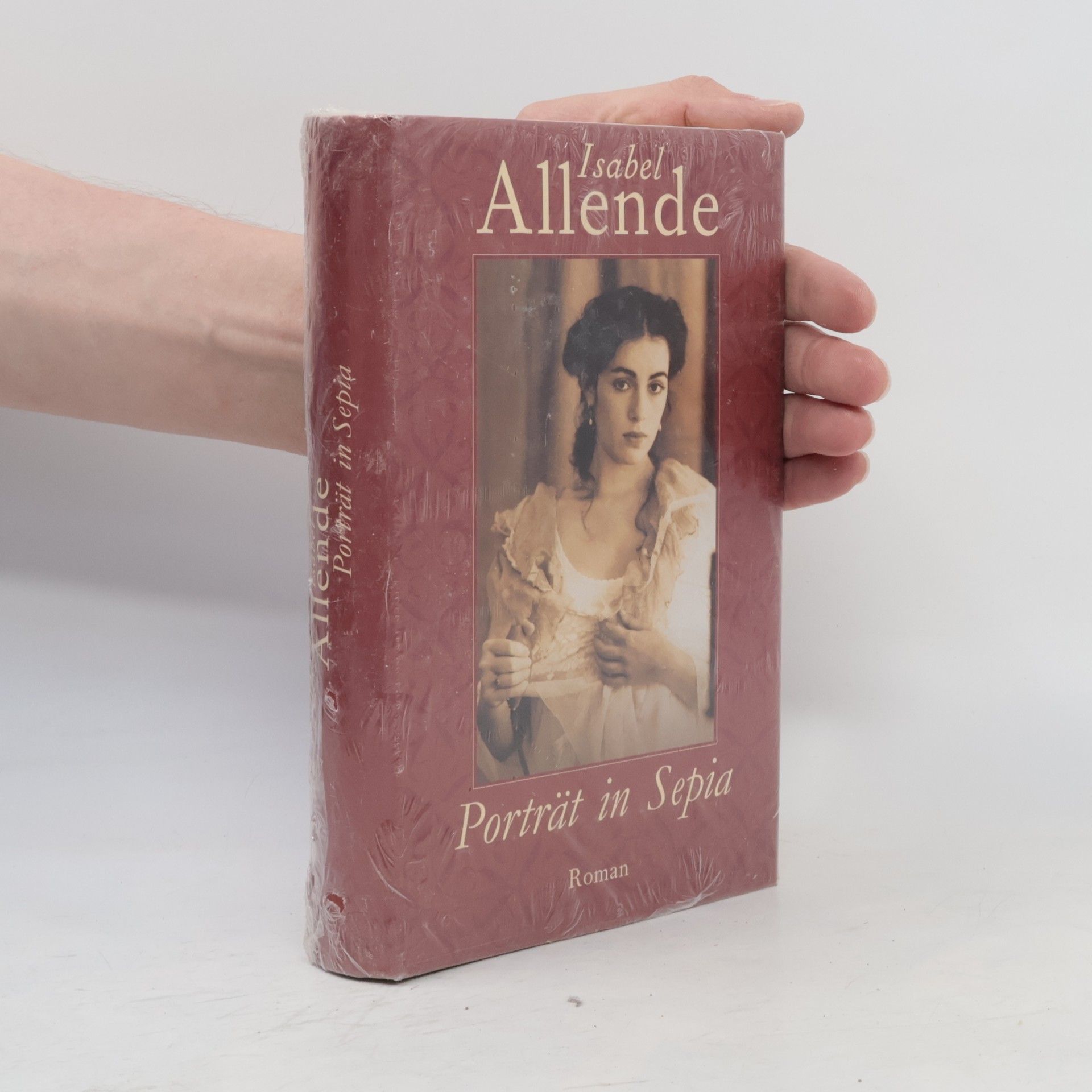 Isabel Allende Porträt in Sepia