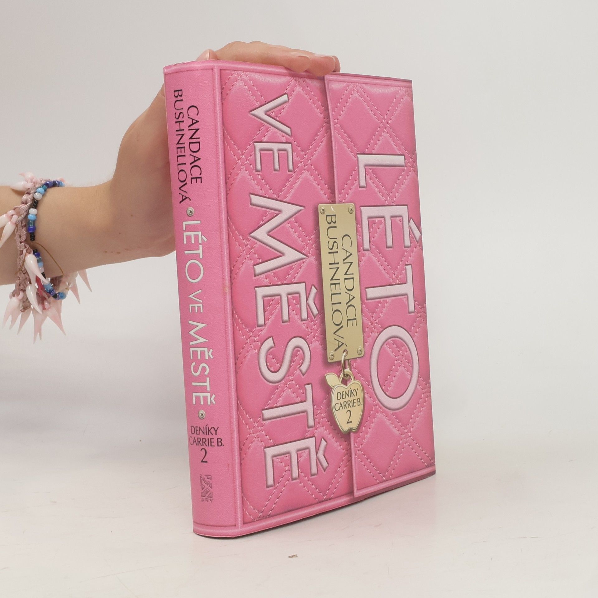 Candace Bushnell Deníky Carrie B. 2, Léto ve městě