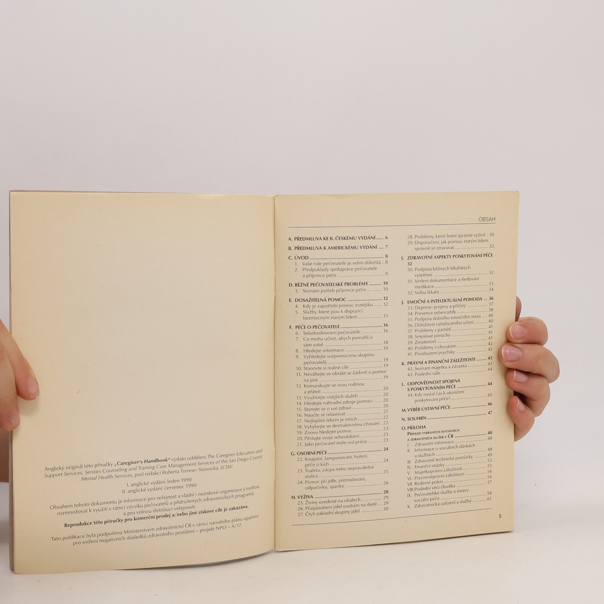 Various authors Příručka pečovatele: starší dlouhodobě nemocný člověk v rodině - a co dál?