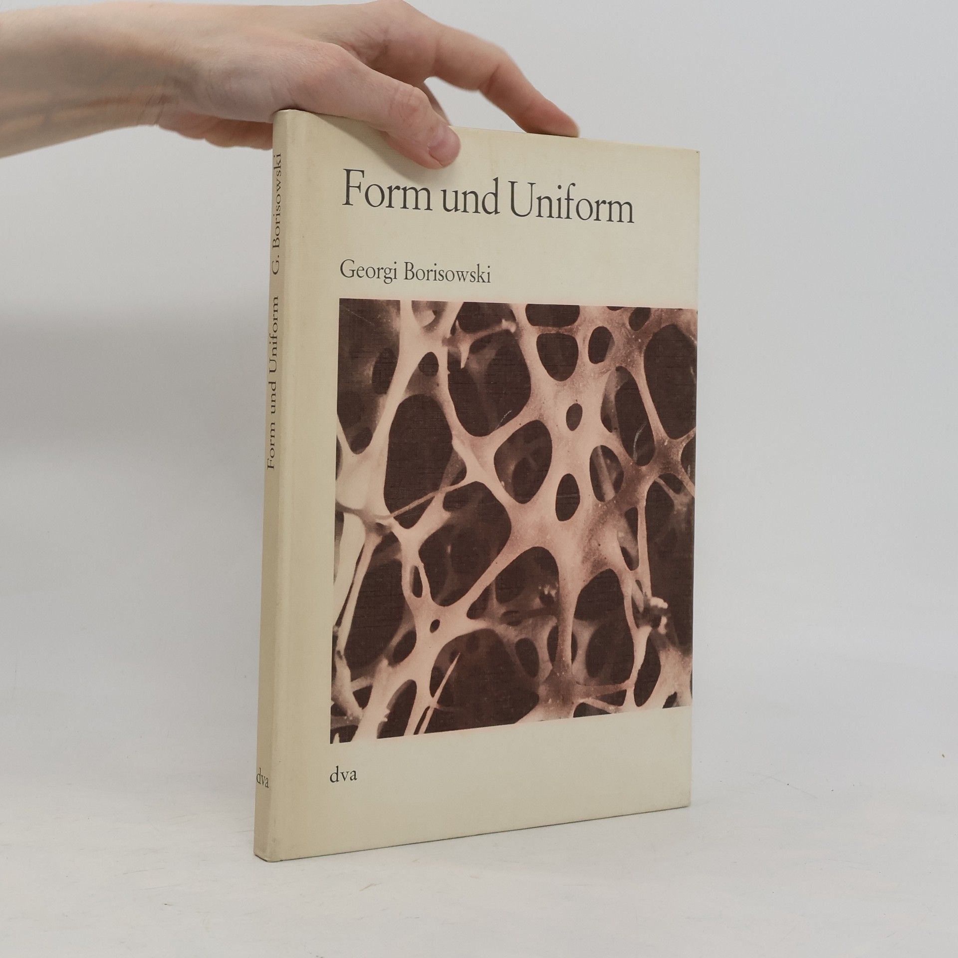 Giorgi Borisowski Form und Uniform