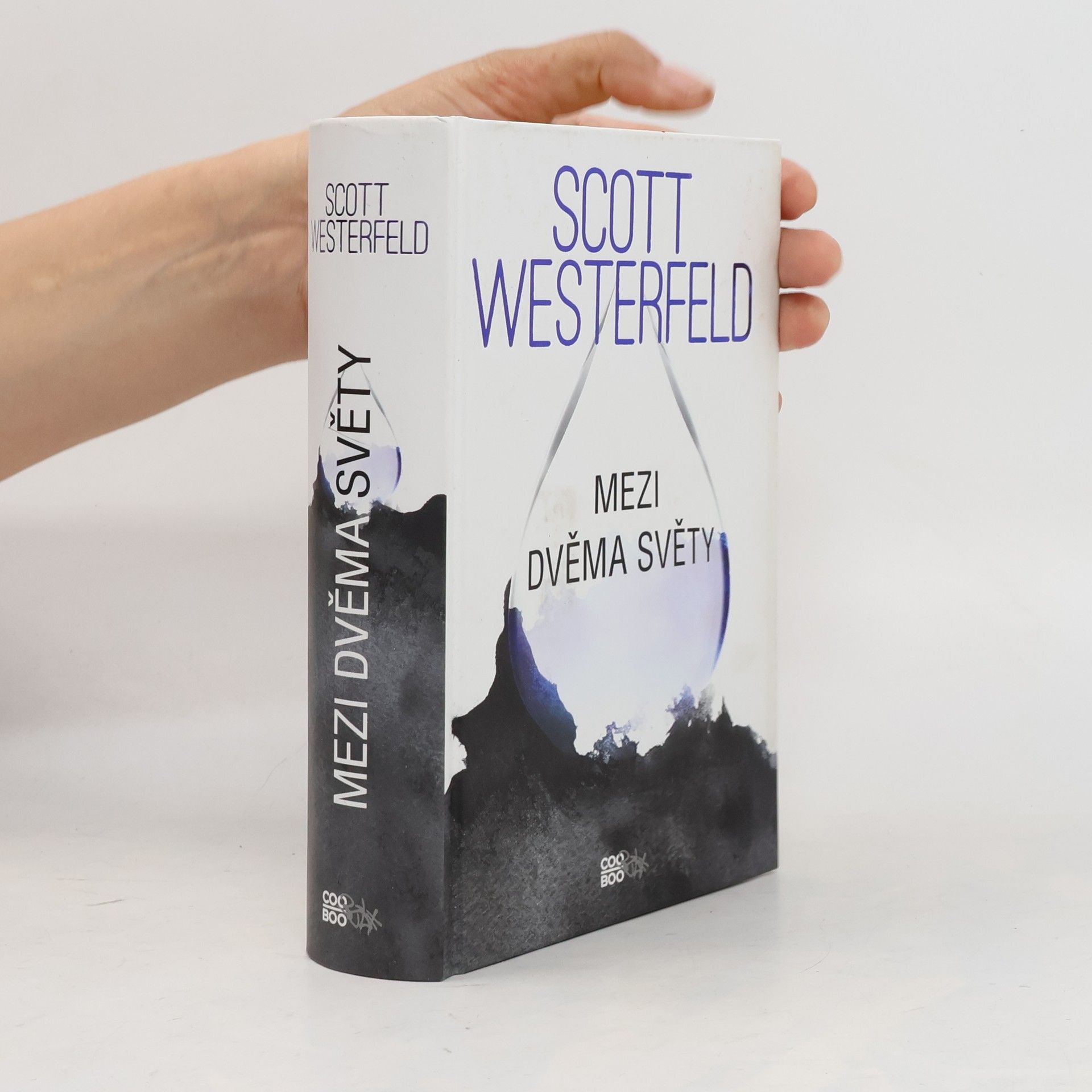 Scott Westerfeld Mezi dvěma světy