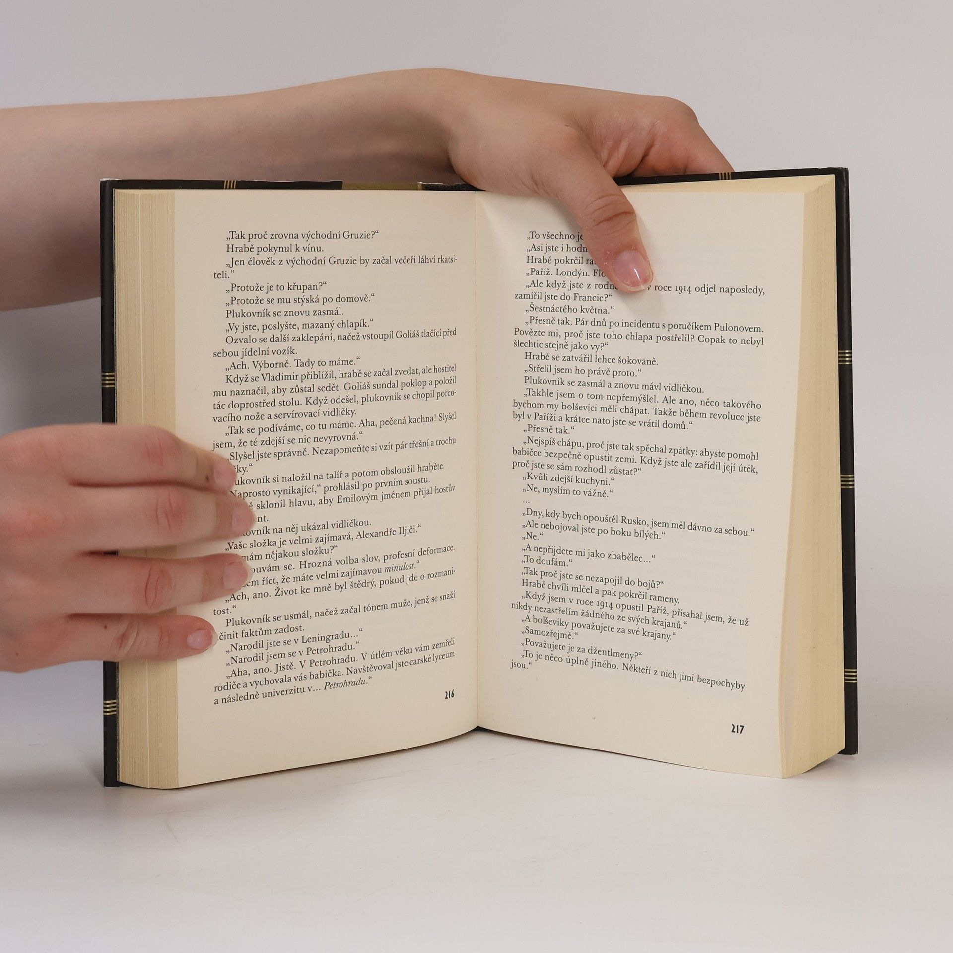 Amor Towles Gentleman v Moskvě