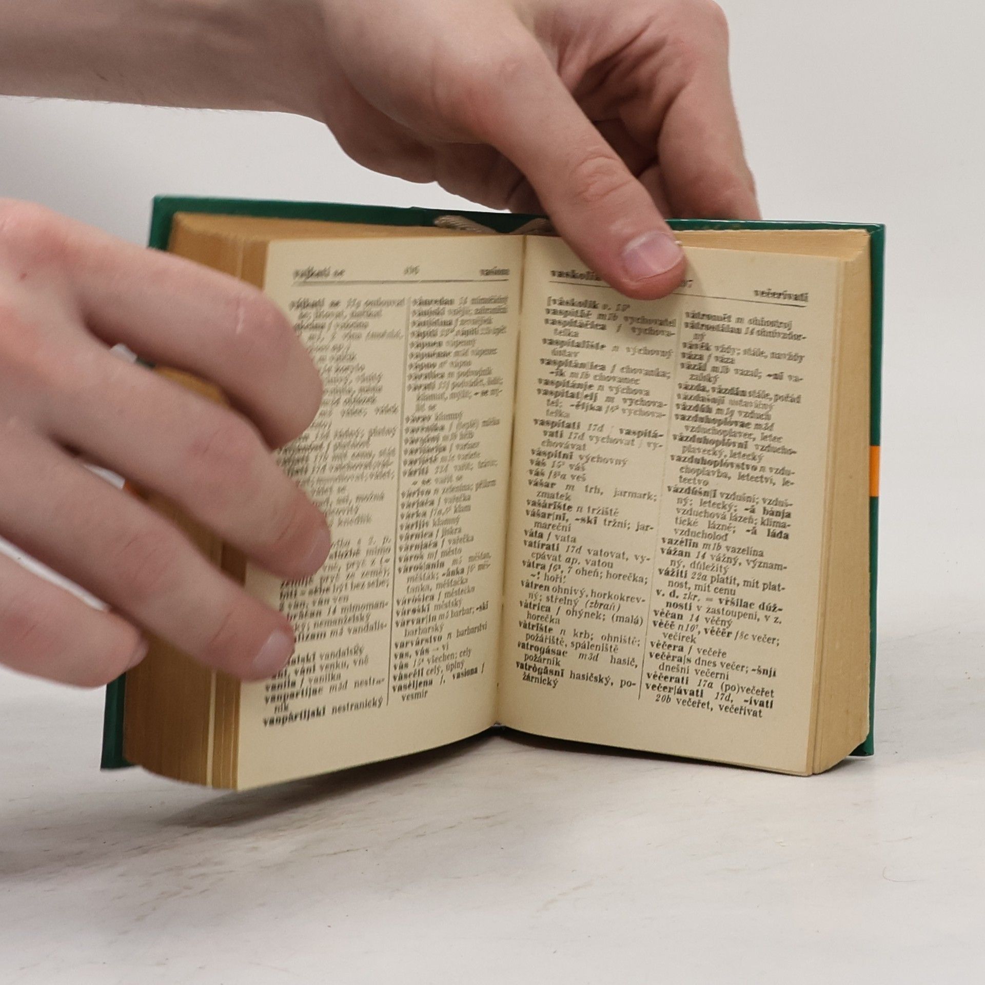 Various authors Srbocharvátsko český kapesní slovník