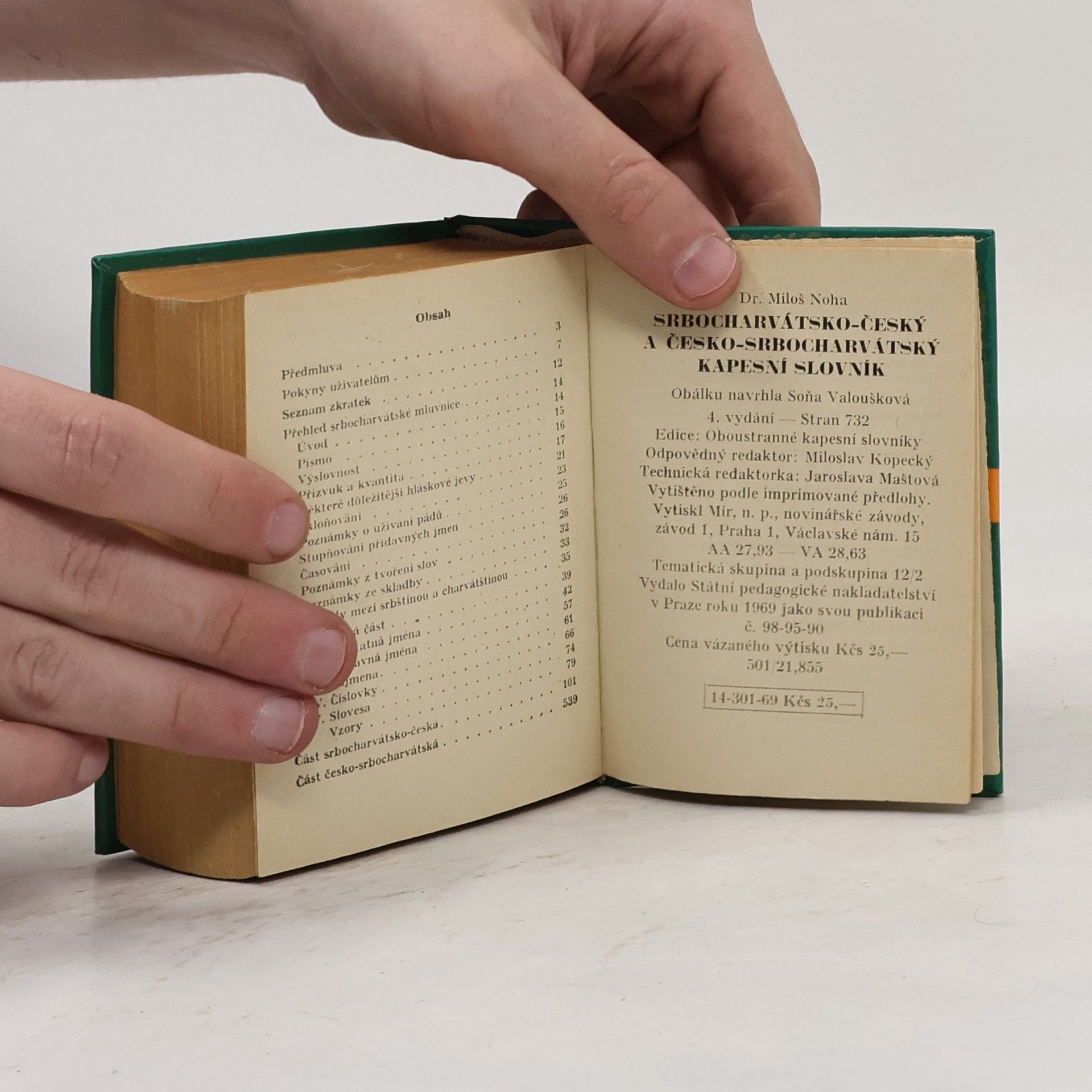 Various authors Srbocharvátsko český kapesní slovník