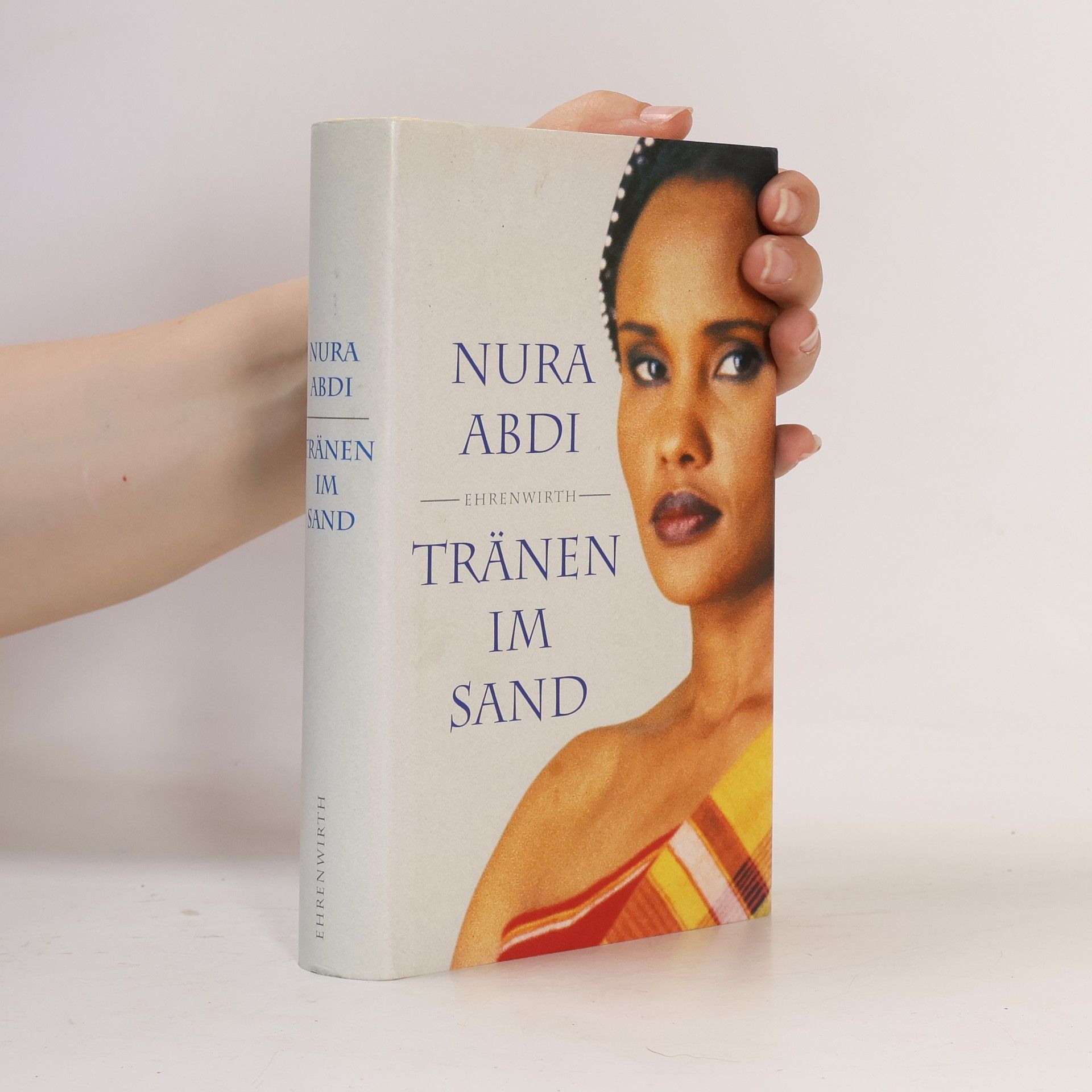 Nura Abdi Tränen im Sand