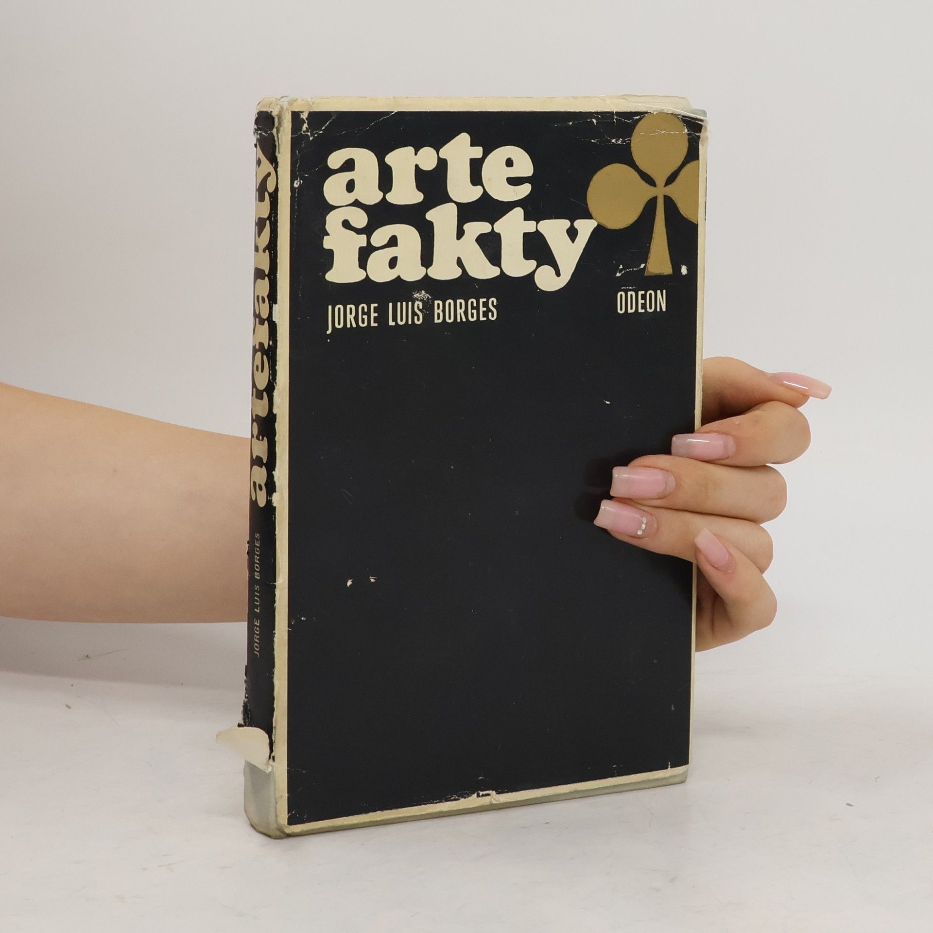 Artefakty