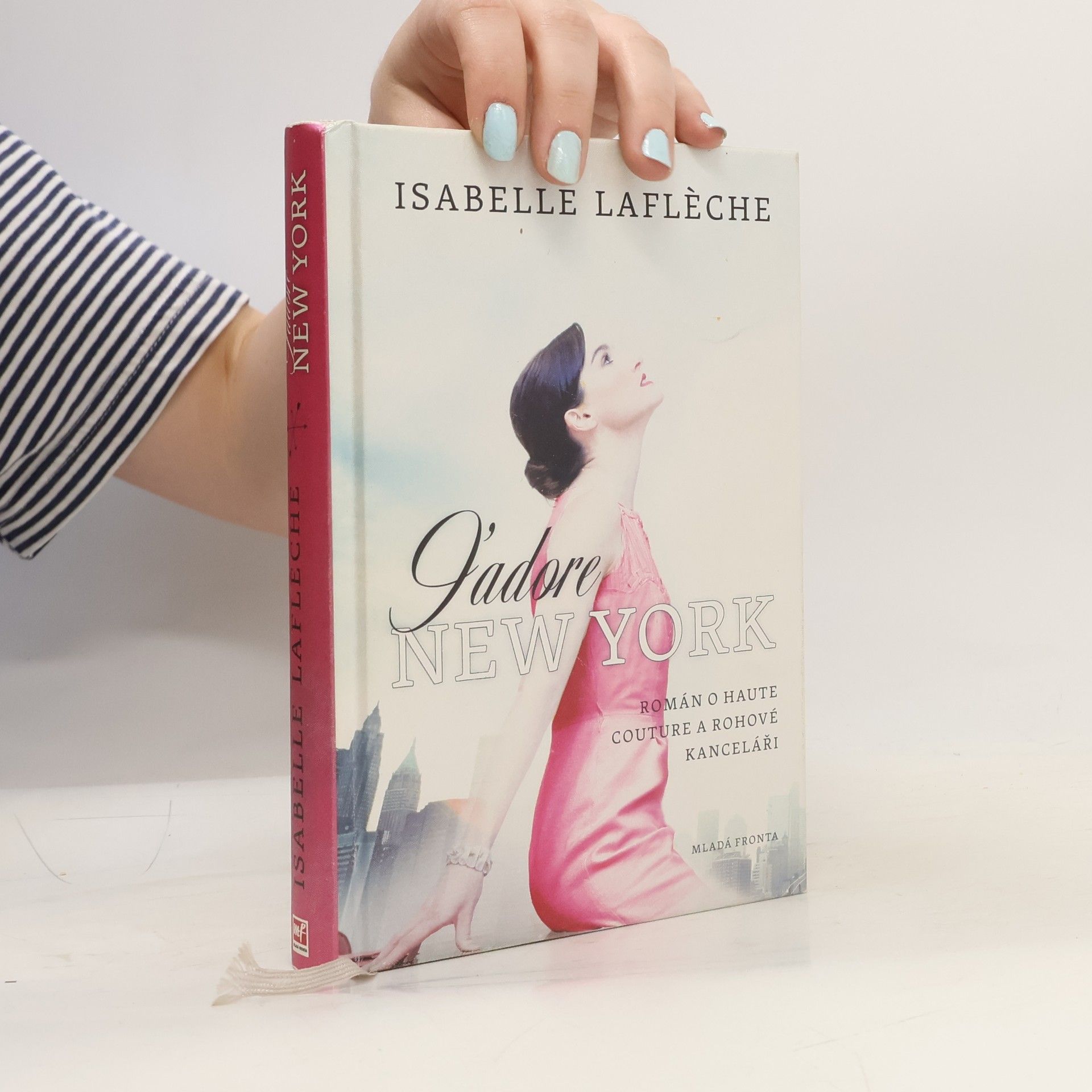 Isabelle Lafleche J'adore New York: Román o haute couture a rohové kanceláři