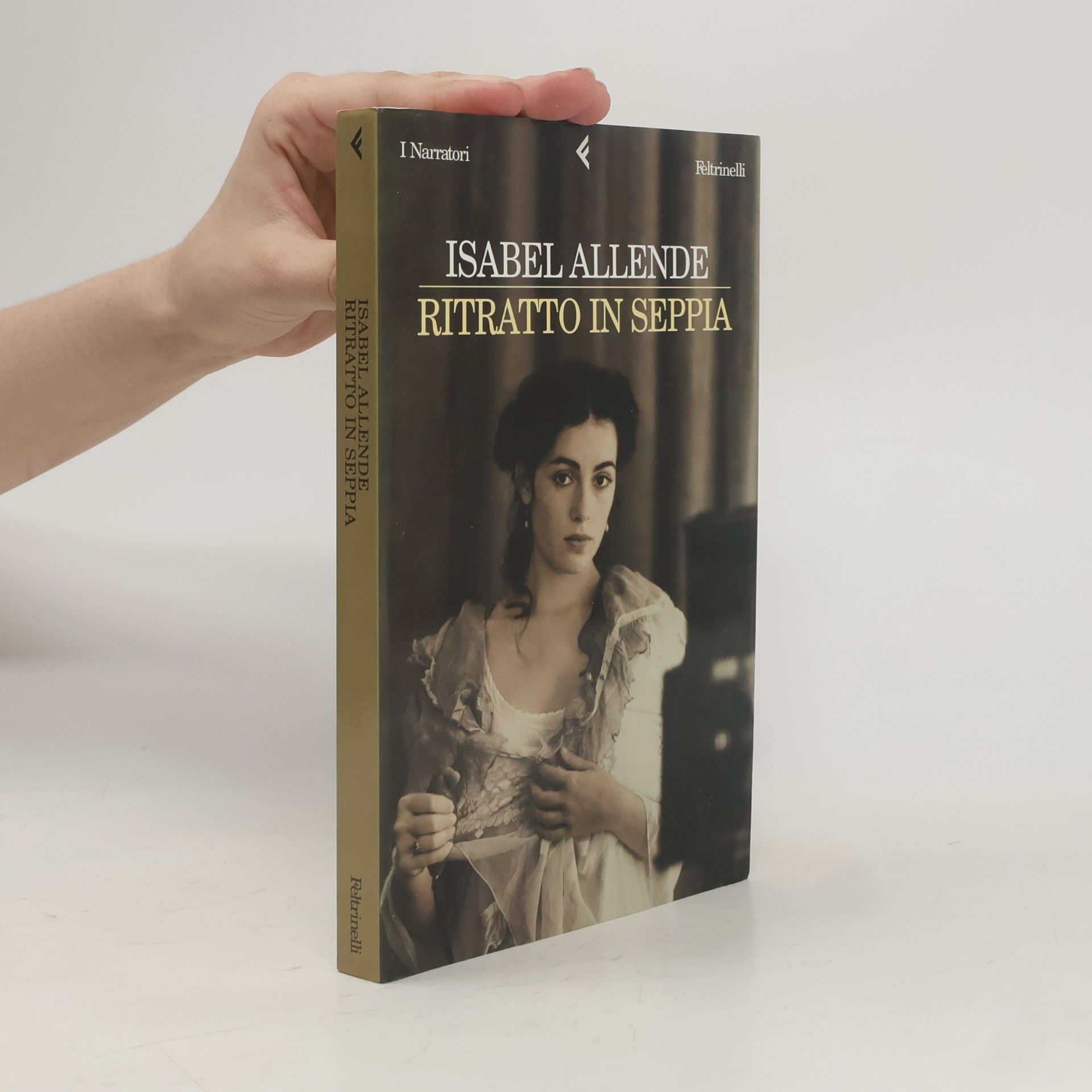Isabel Allende Llona Ritratto in seppia