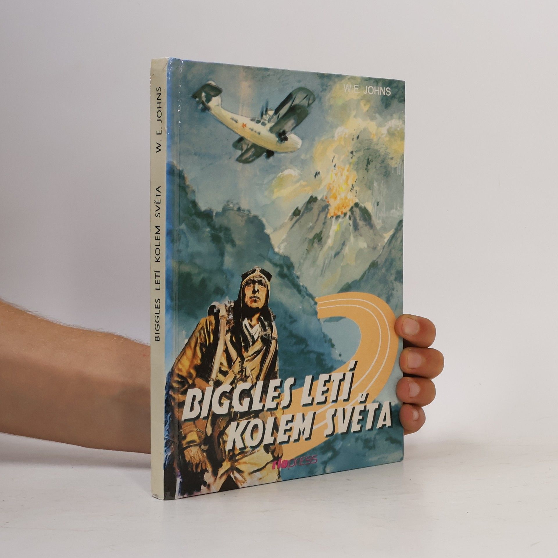 Biggles letí kolem světa