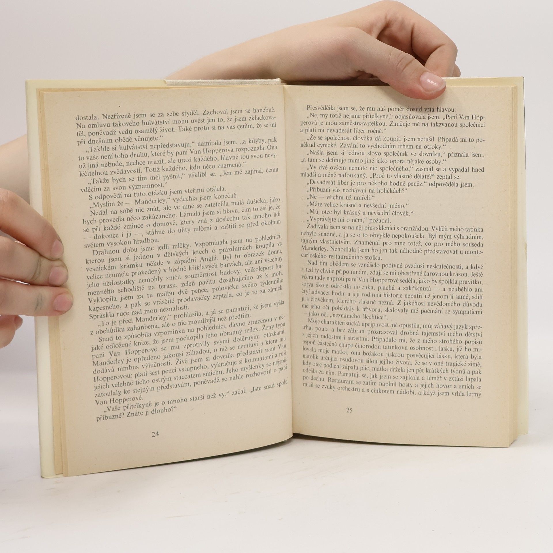 Daphne Du Maurier Mrtvá a živá