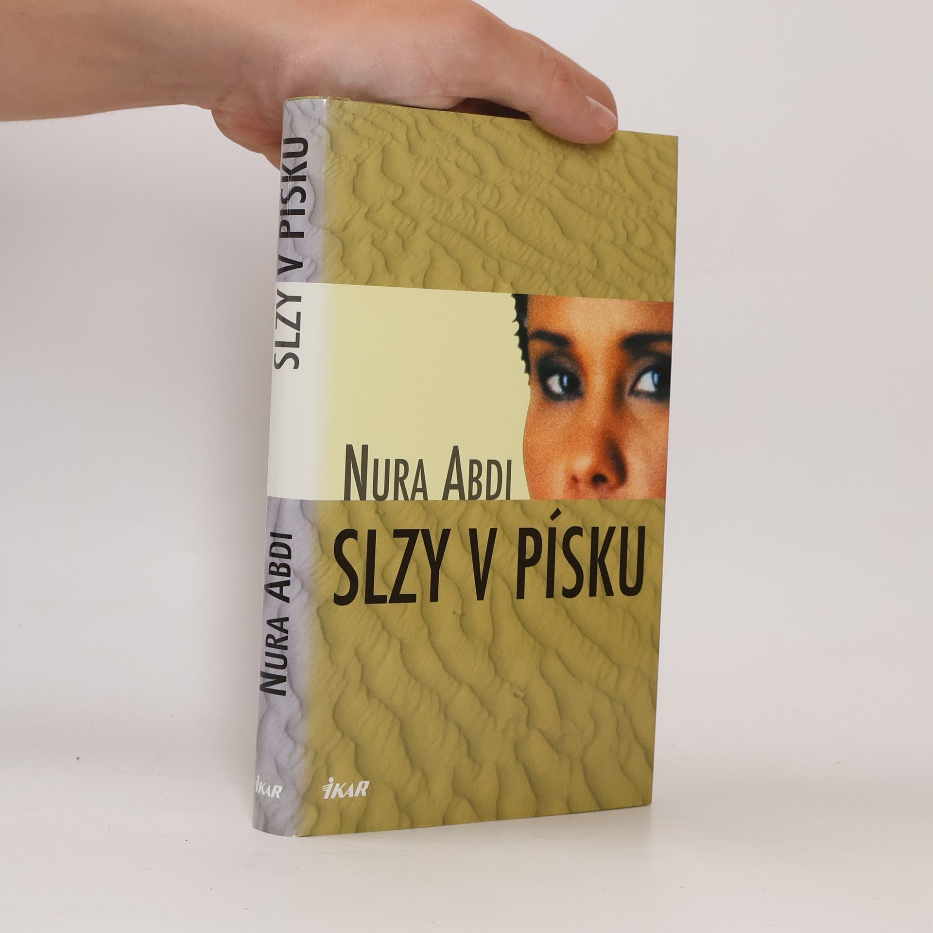 Nura Abdi Slzy v písku