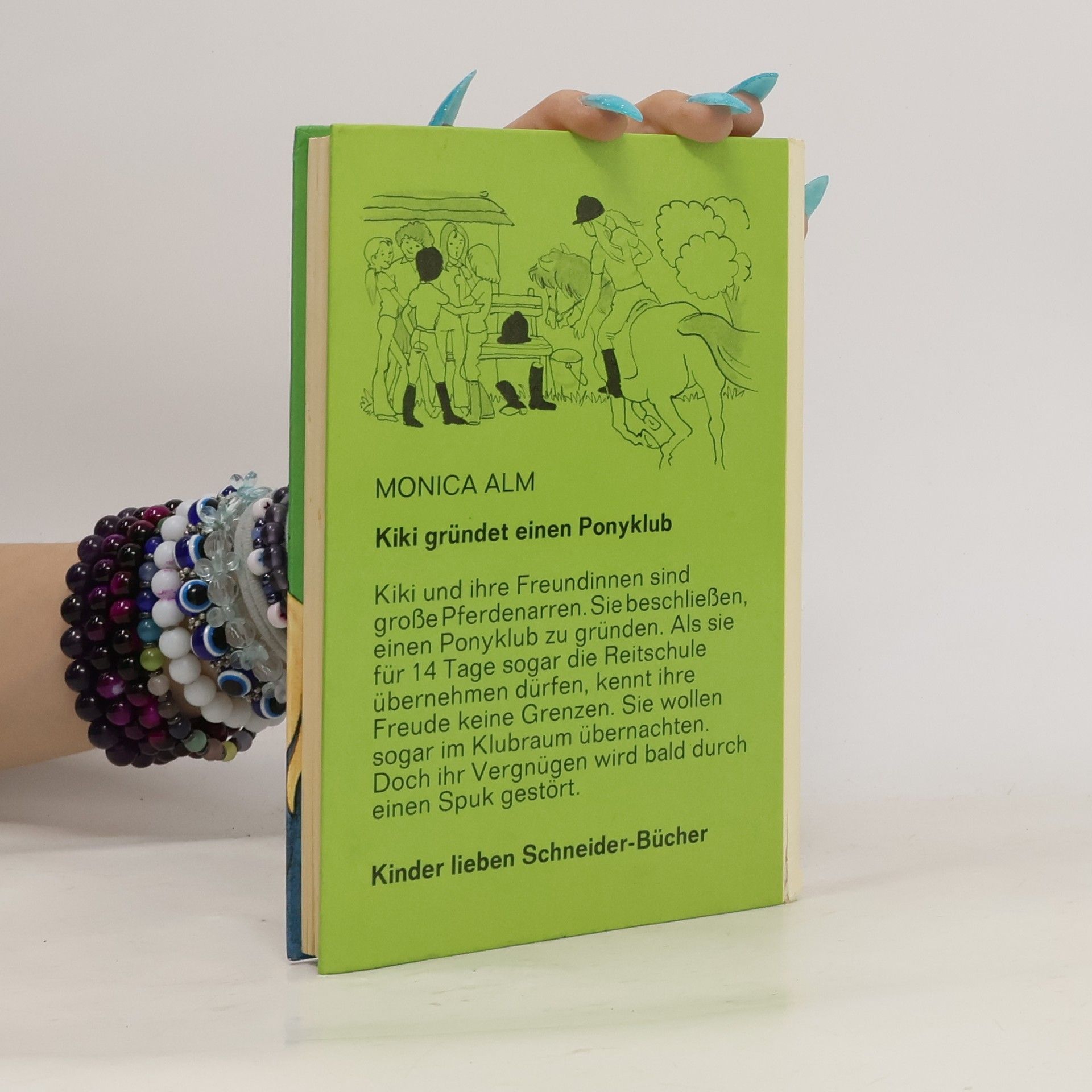 Monica Alm Kiki gründet einen Ponyklub