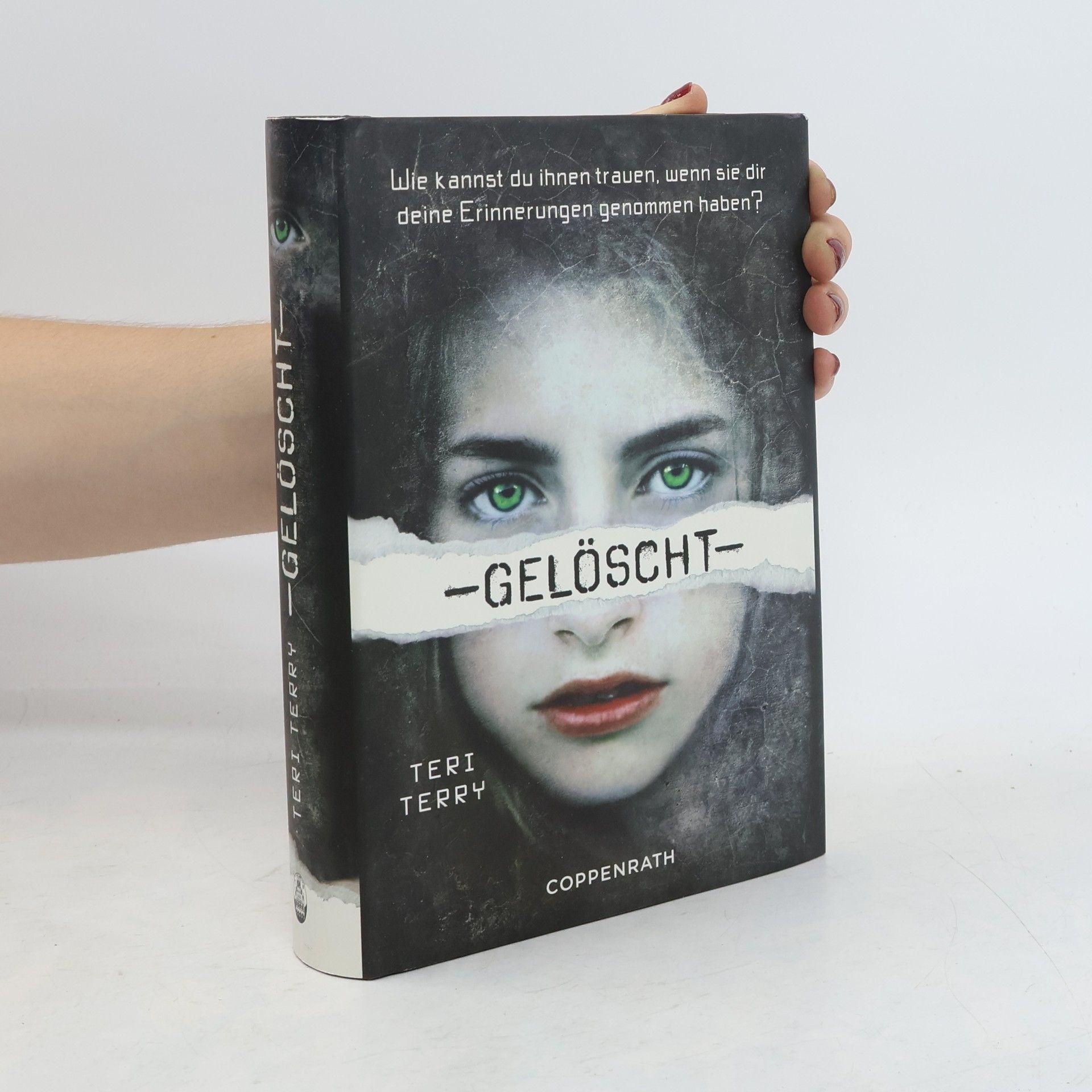 Teri Terry Gelöscht