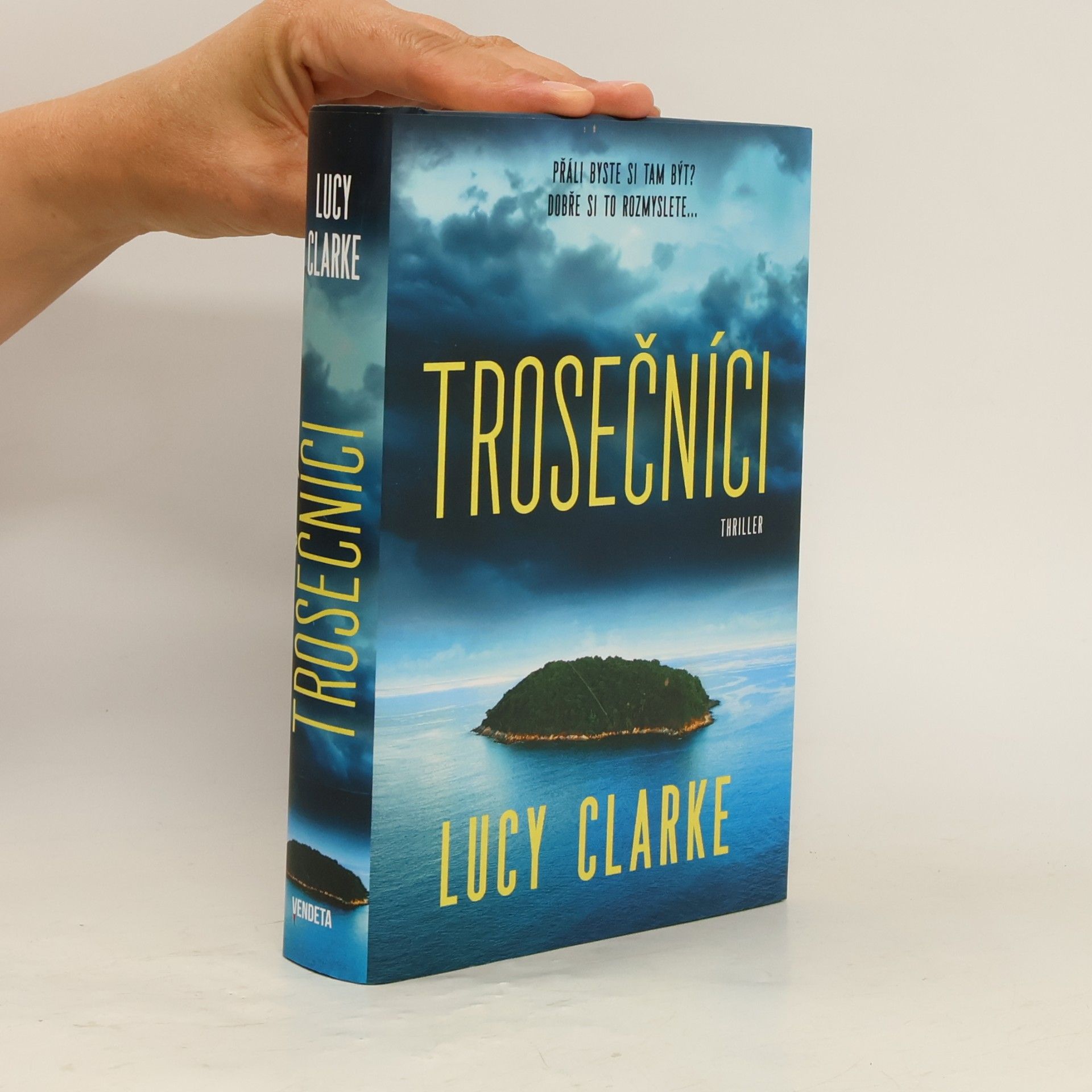 Lucy Clarke Trosečníci