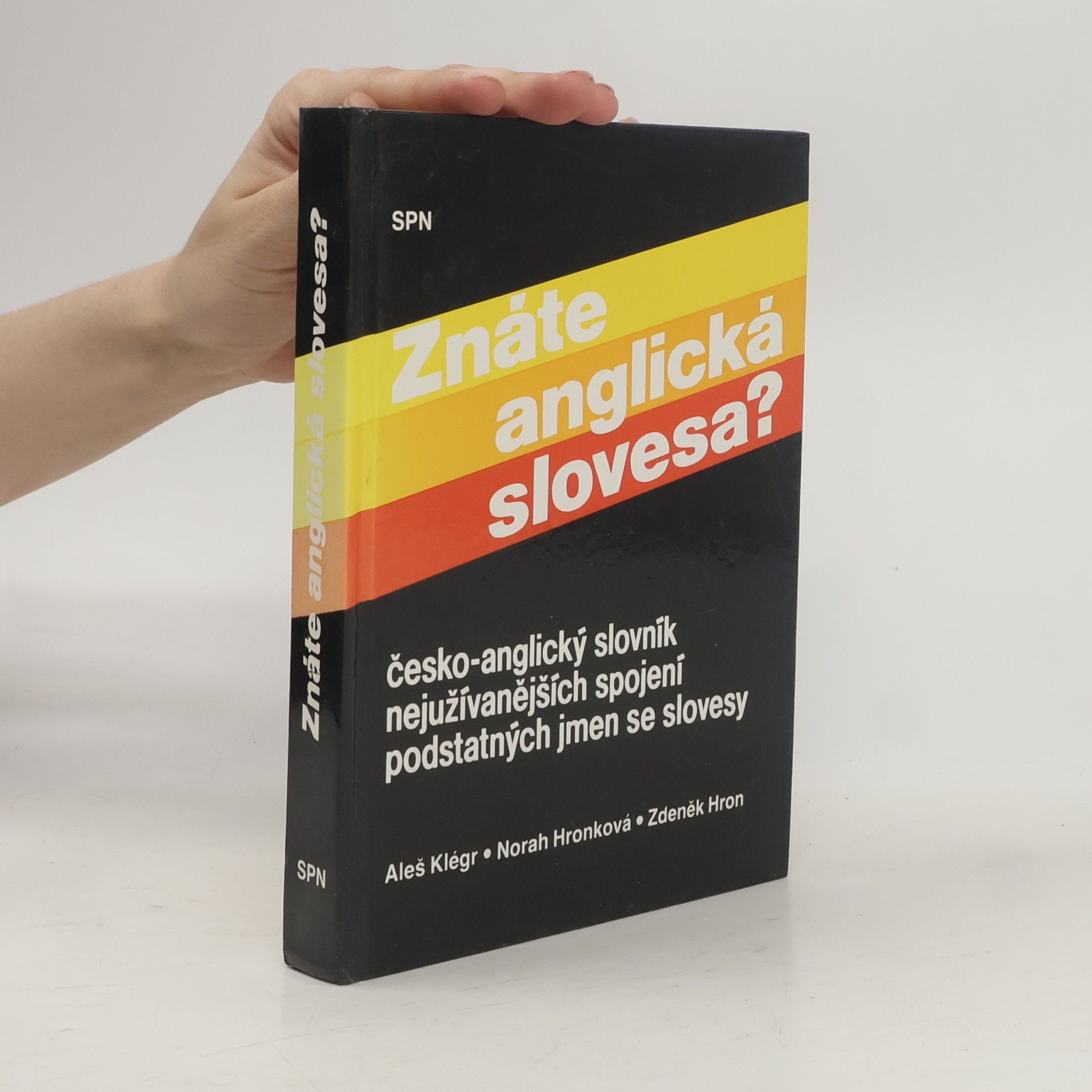 Norah Hronková Znáte anglická slovesa? Česko-anglický slovník nejužívanějších spojení podstatných jmen se slovesy.