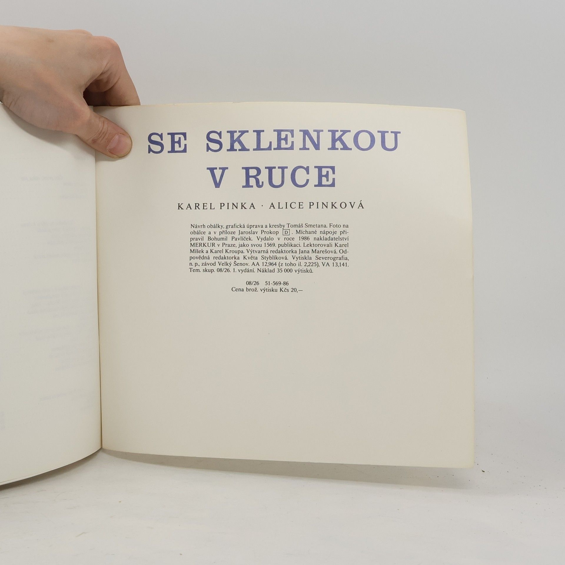 Karel Pinka Se sklenkou v ruce