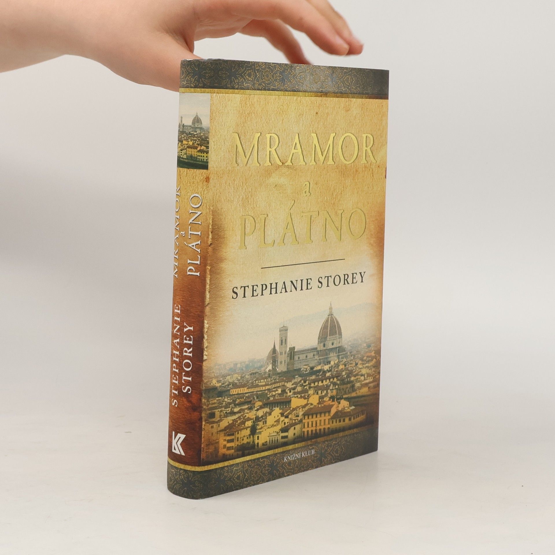 Stephanie Storey Mramor a plátno