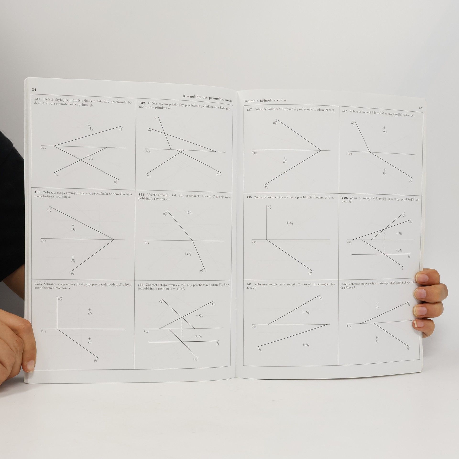 Eva Maňásková Sbírka úloh z deskriptivní geometrie