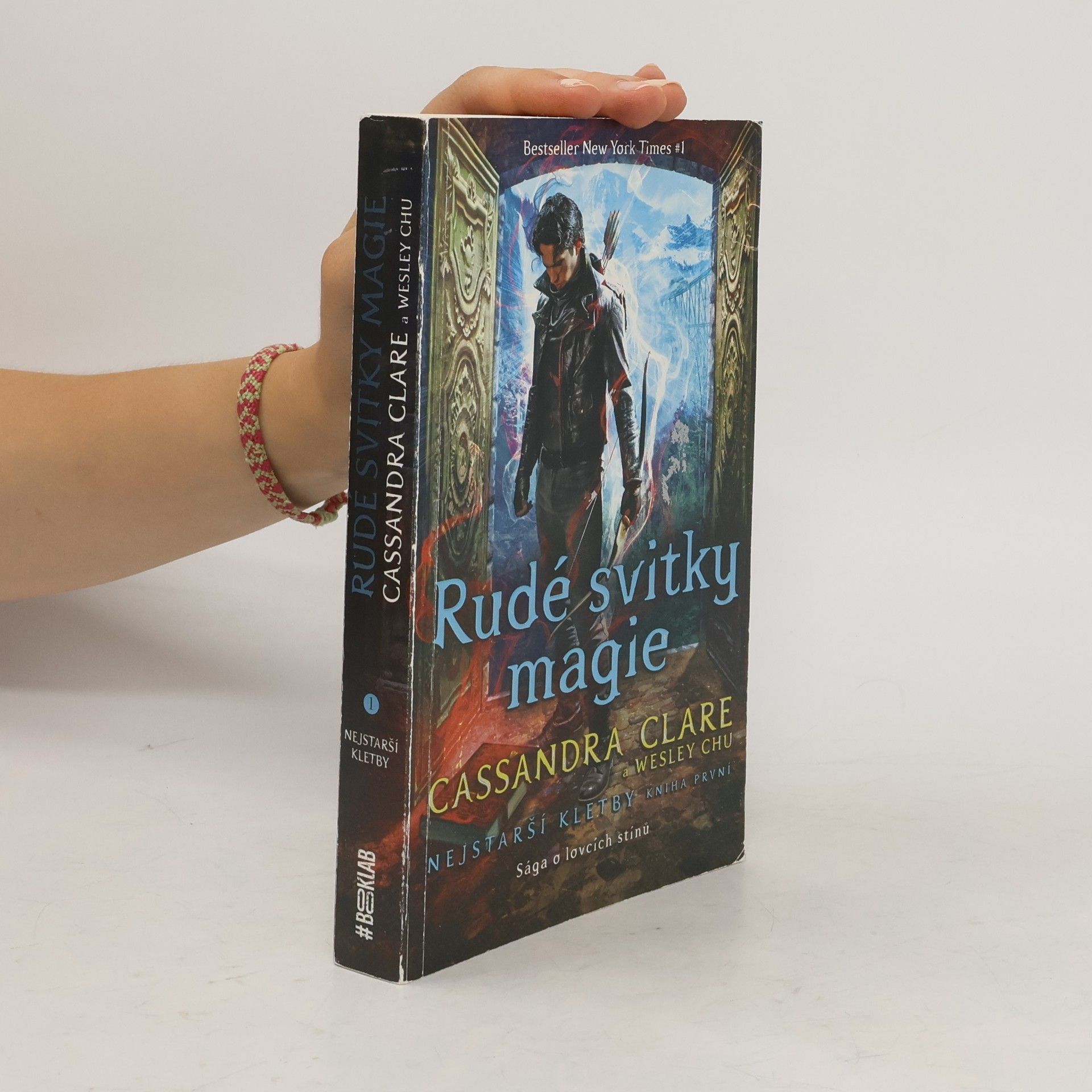 Cassandra Clare Nejstarší kletby. Kniha první, Rudé svitky magie