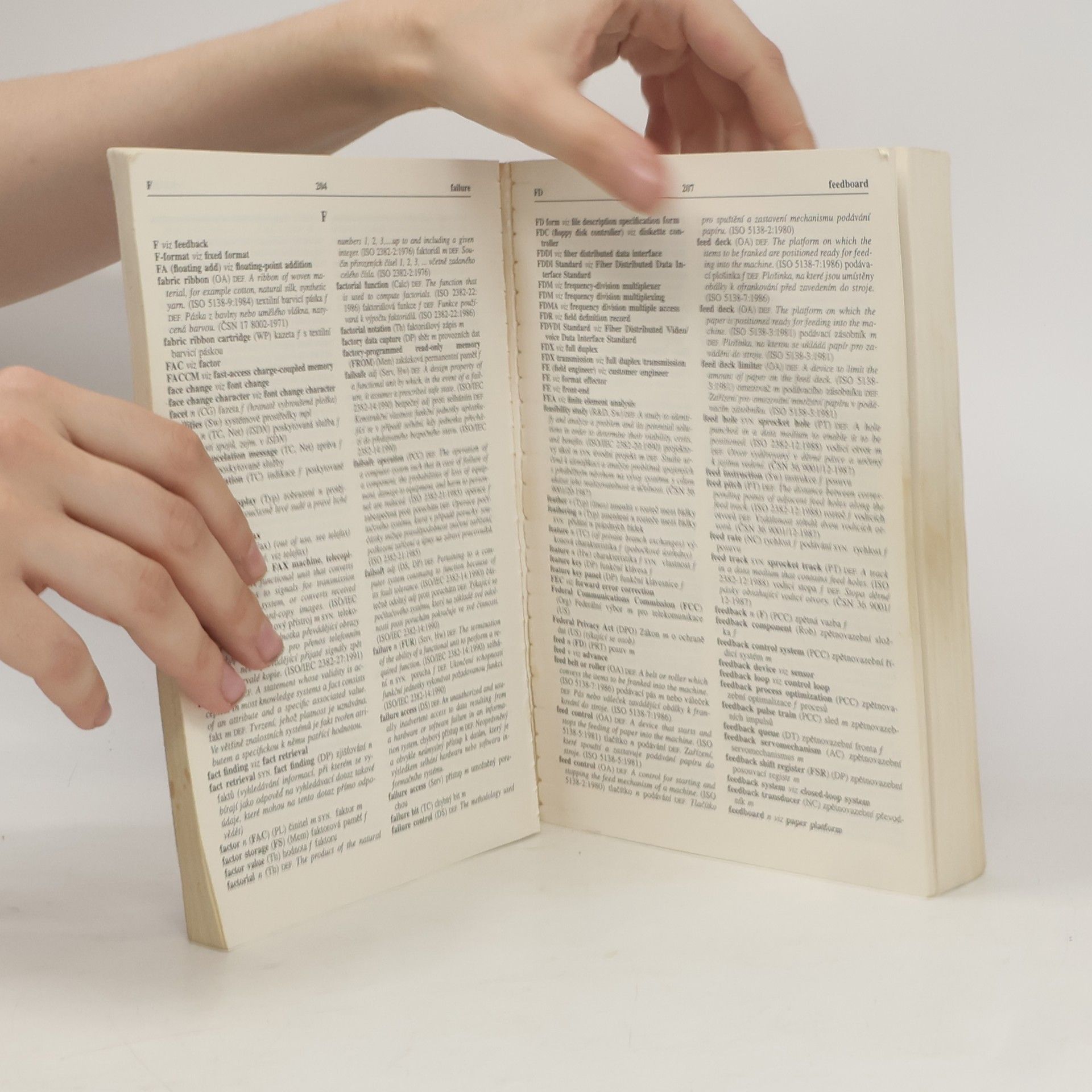 Oldřich Minihofer Anglicko-český slovník : Zpracování dat, telekomunikace a kancelářské systémy = English-Czech Dictionary : Data Processing, Telecomunications, Office Systems