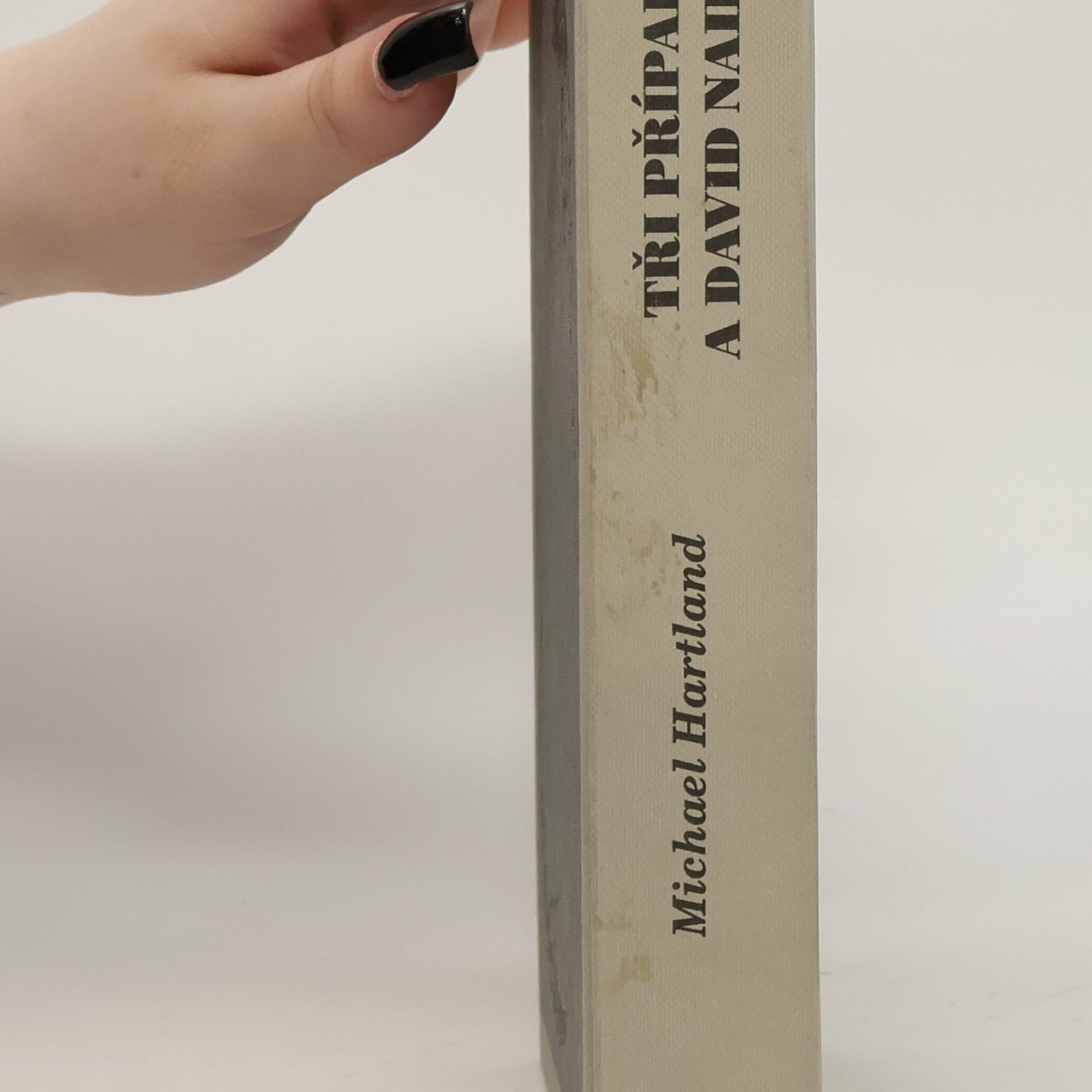 Michael Hartland Tři případy a David Nairn