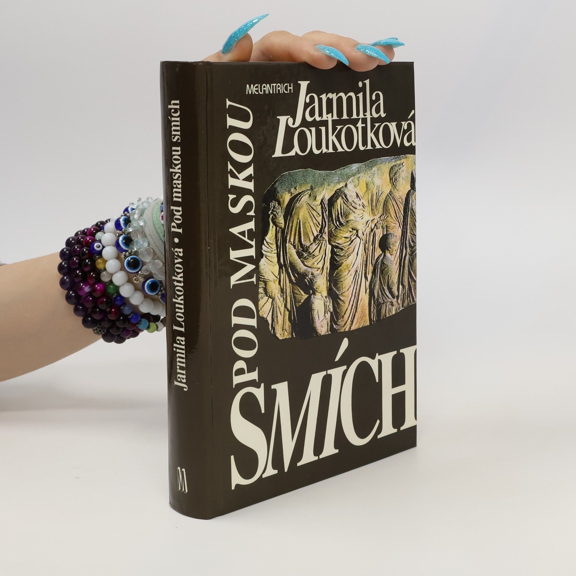 Jarmila Loukotková Pod maskou smích