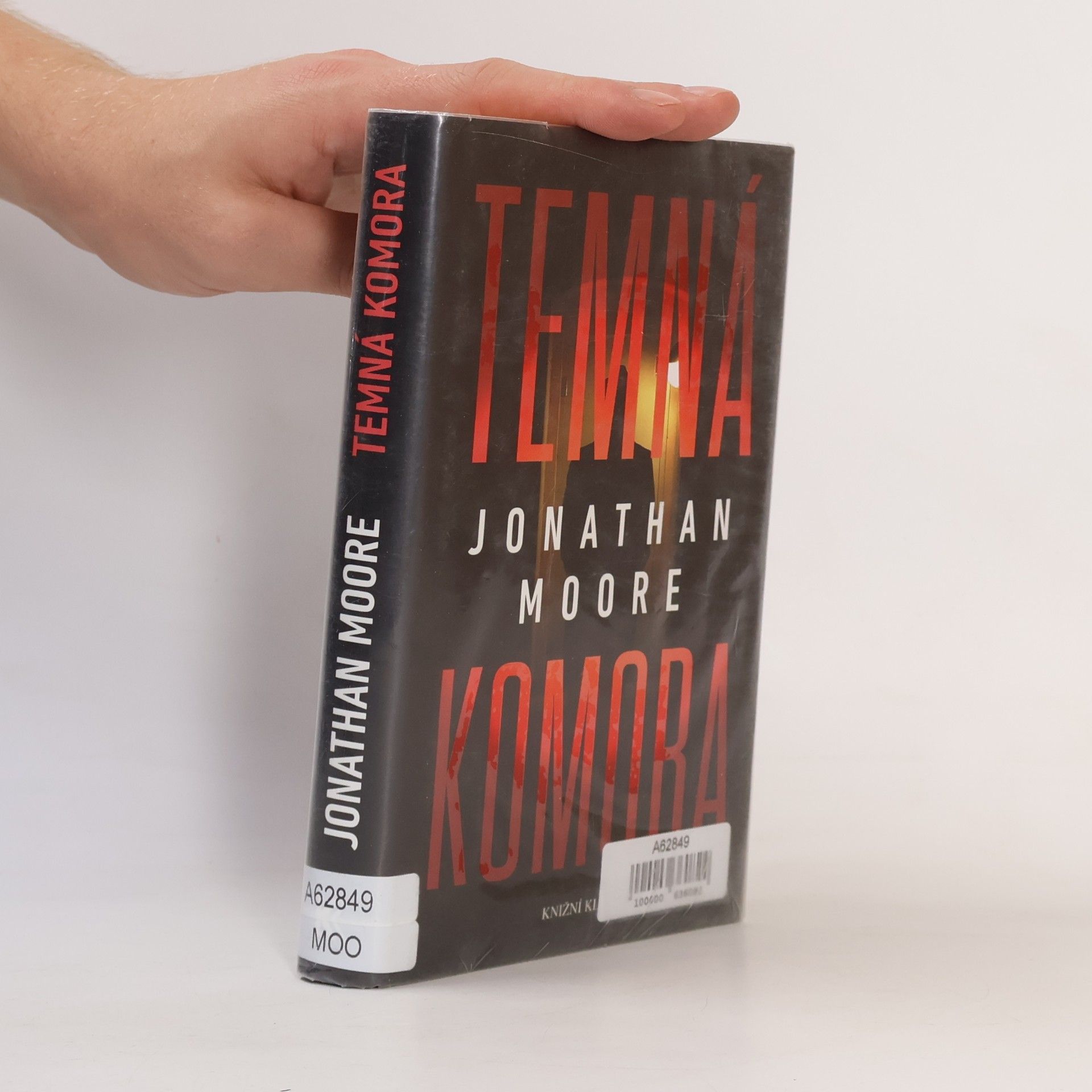 Jonathan Moore Temná komora