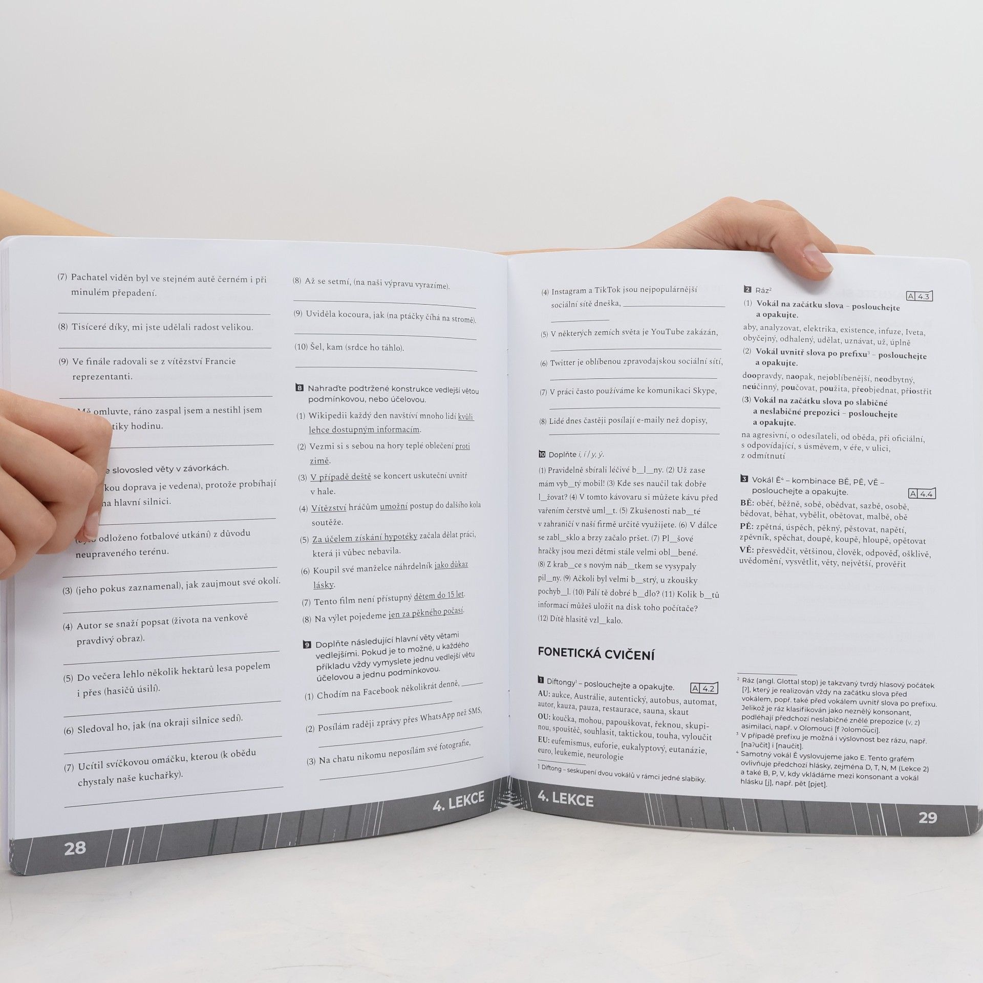 Darina Hradilová Czech it up! 5 : čeština pro cizince : úroveň C1 : cvičebnice = Czech for foreigners : level C1 : workbook