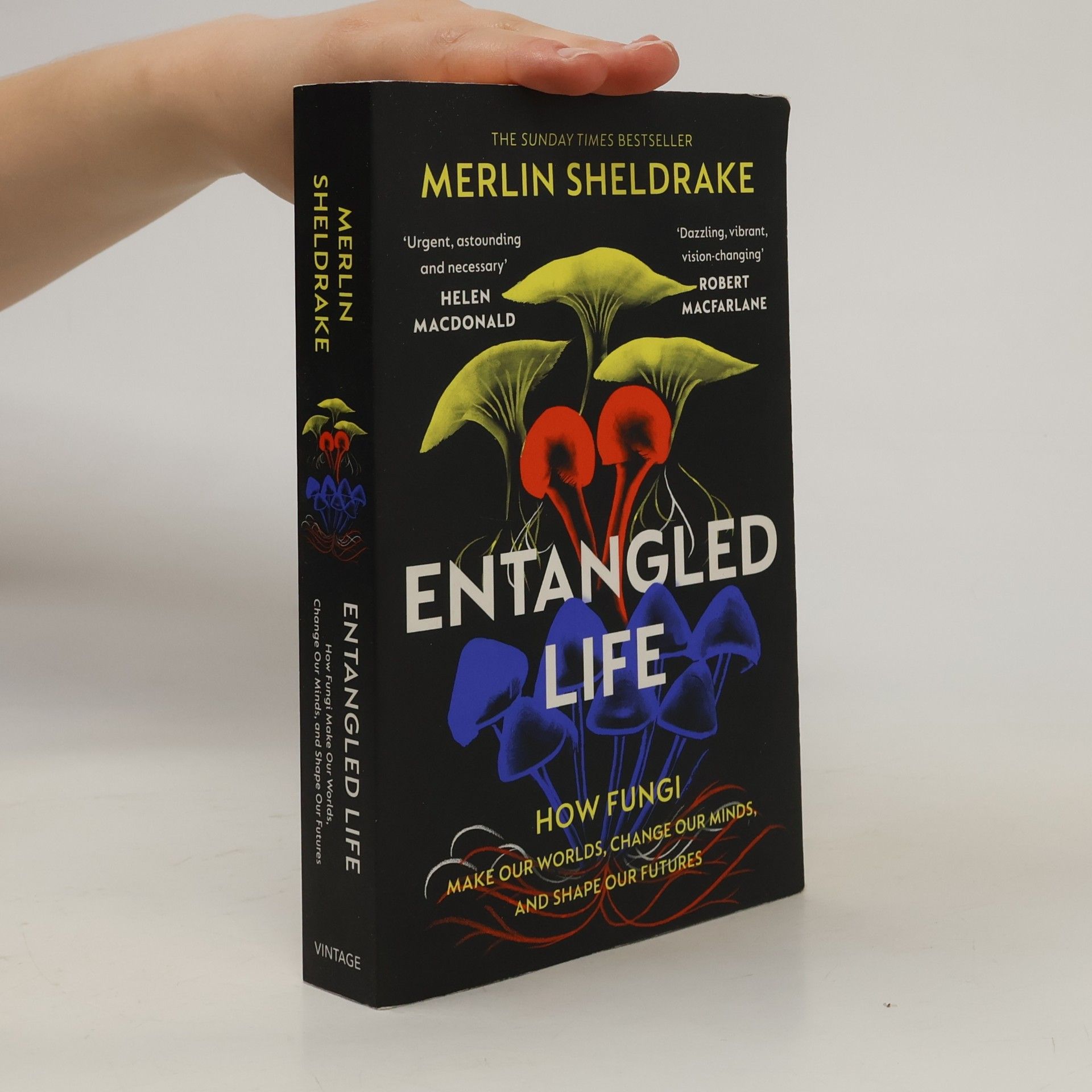 Merlin Sheldrake Entangled life : how fungi make our worlds, change our minds, and shape our futures