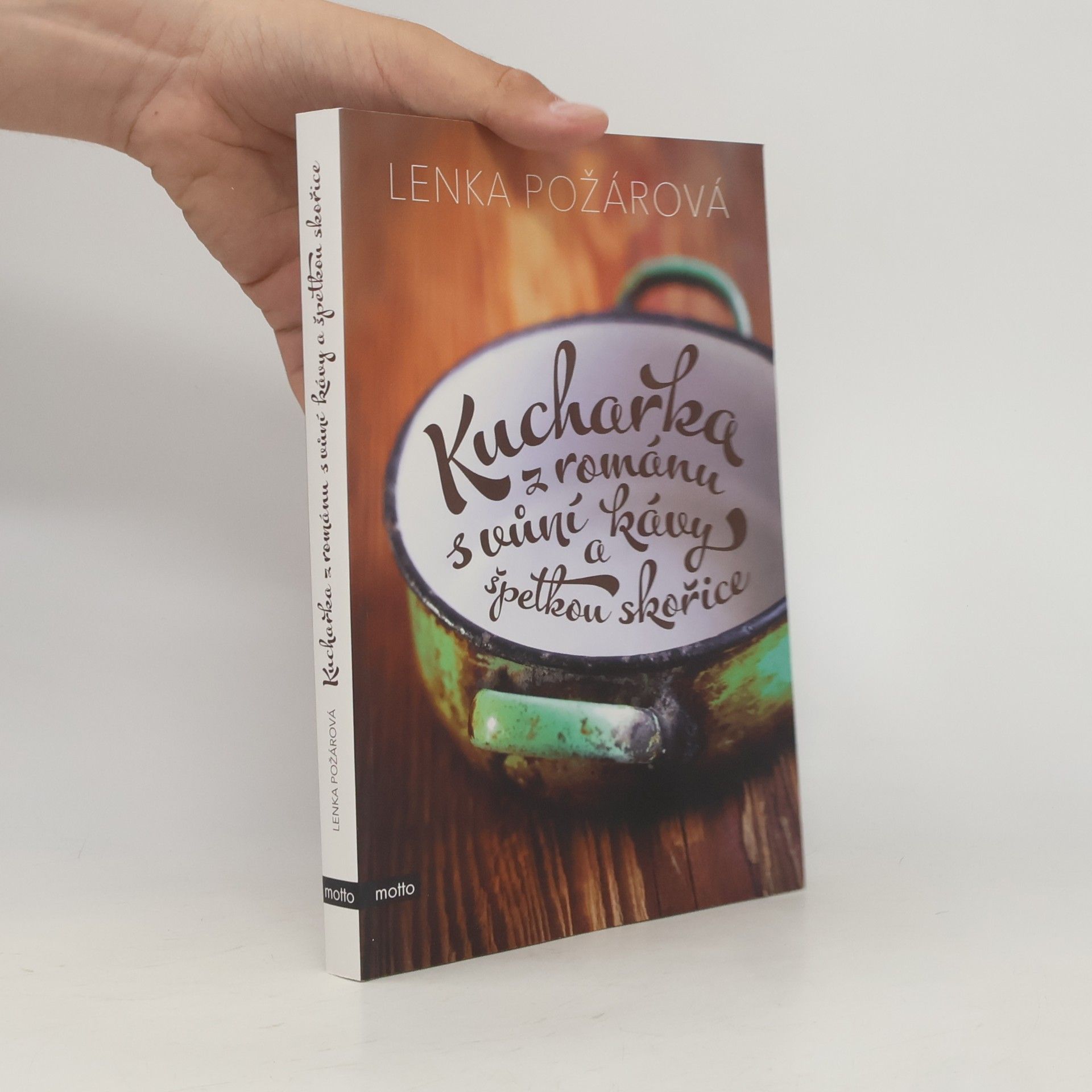 Lenka Požárová Kuchařka z románu s vůní kávy a špetkou skořice