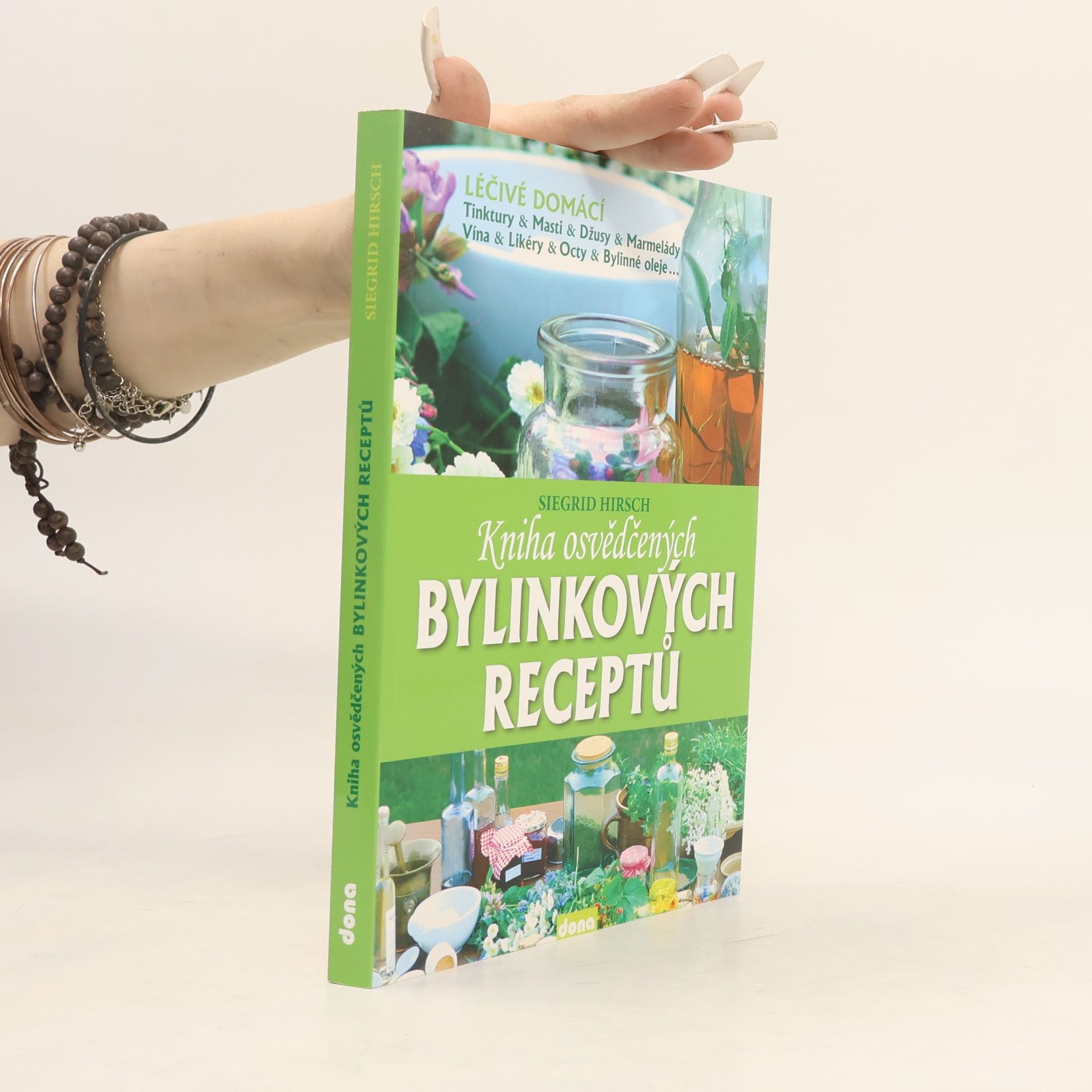 Kniha osvědčených bylinkových receptů