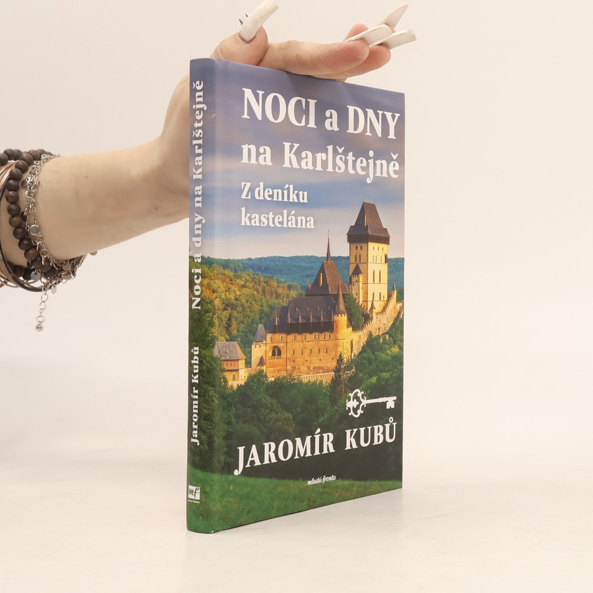 Jaromír Kubů Noci a dny na Karlštejně : z deníku kastelána